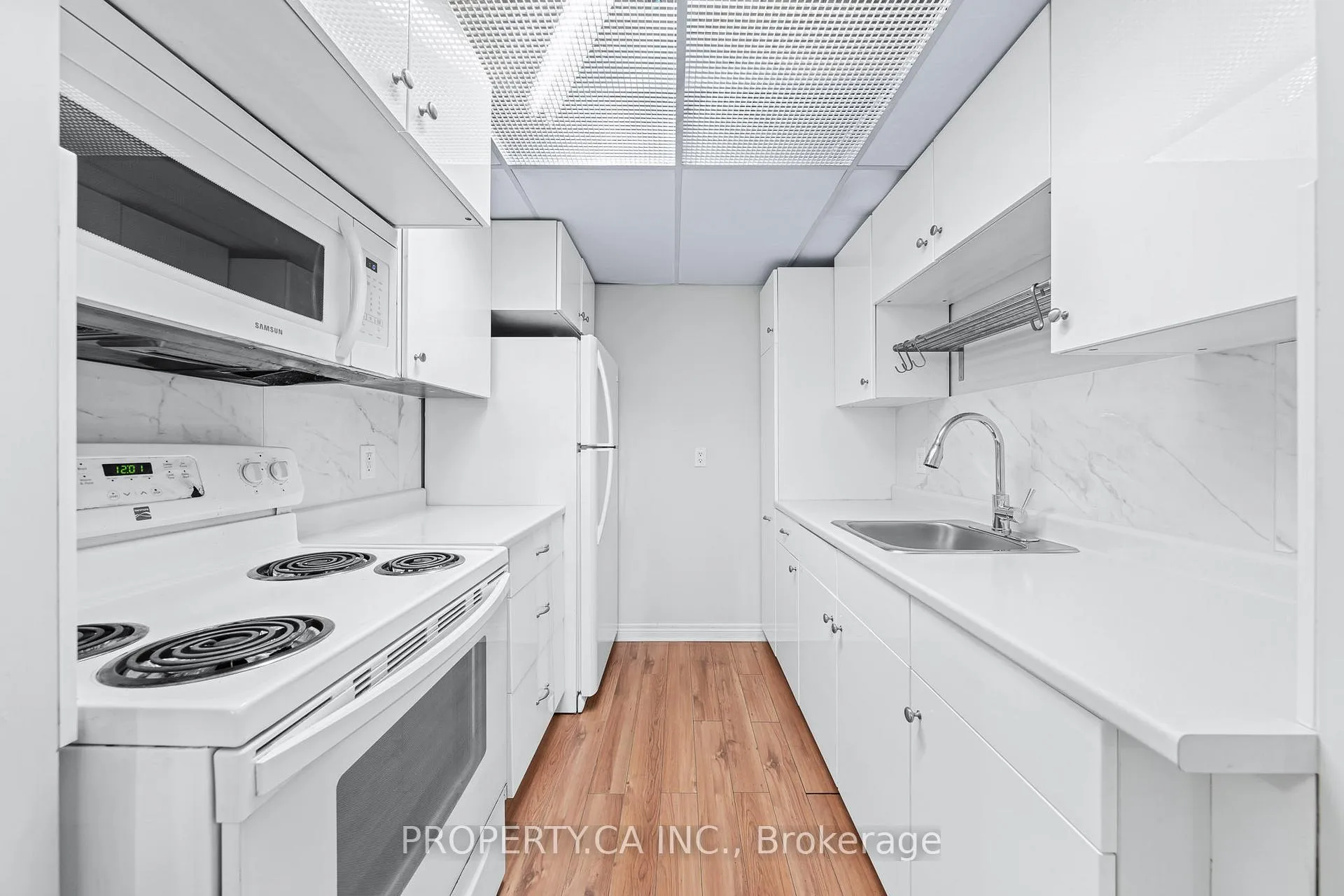 Photo 28 of 23 Kraus Road, Barrie, Edgehill Drive — HOMEH