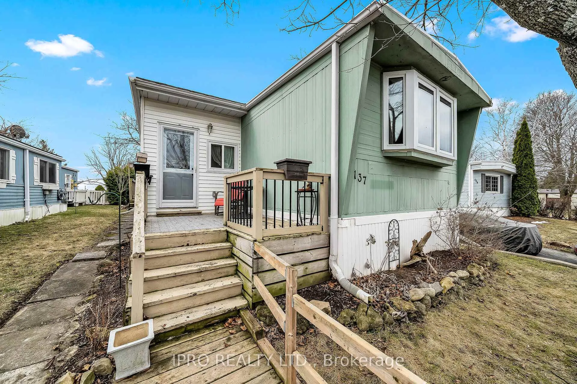 Photo 1 of 137 Maple Crescent, Hamilton, Rural Flamborough — HOMEH