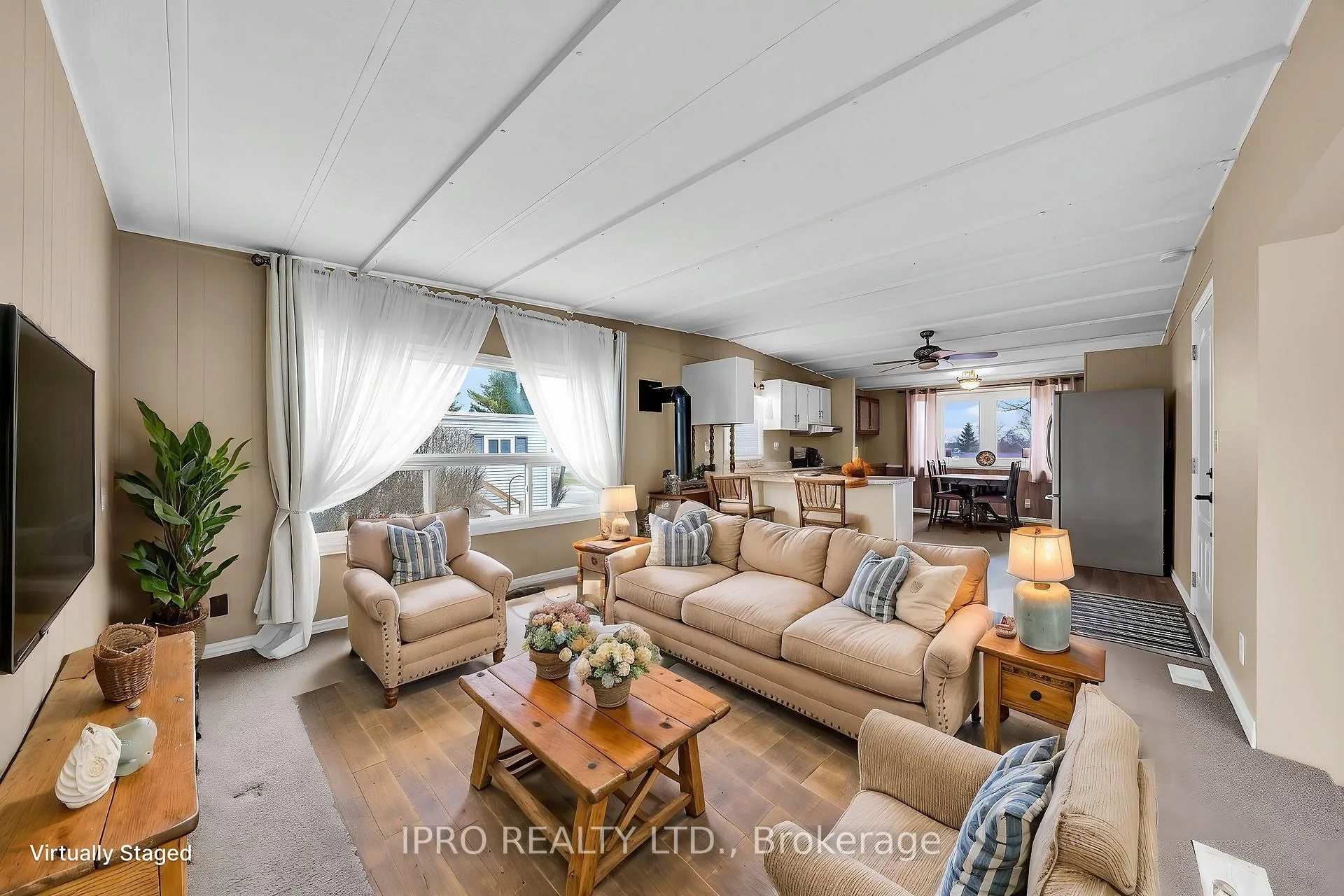 Photo 9 of 137 Maple Crescent, Hamilton, Rural Flamborough — HOMEH