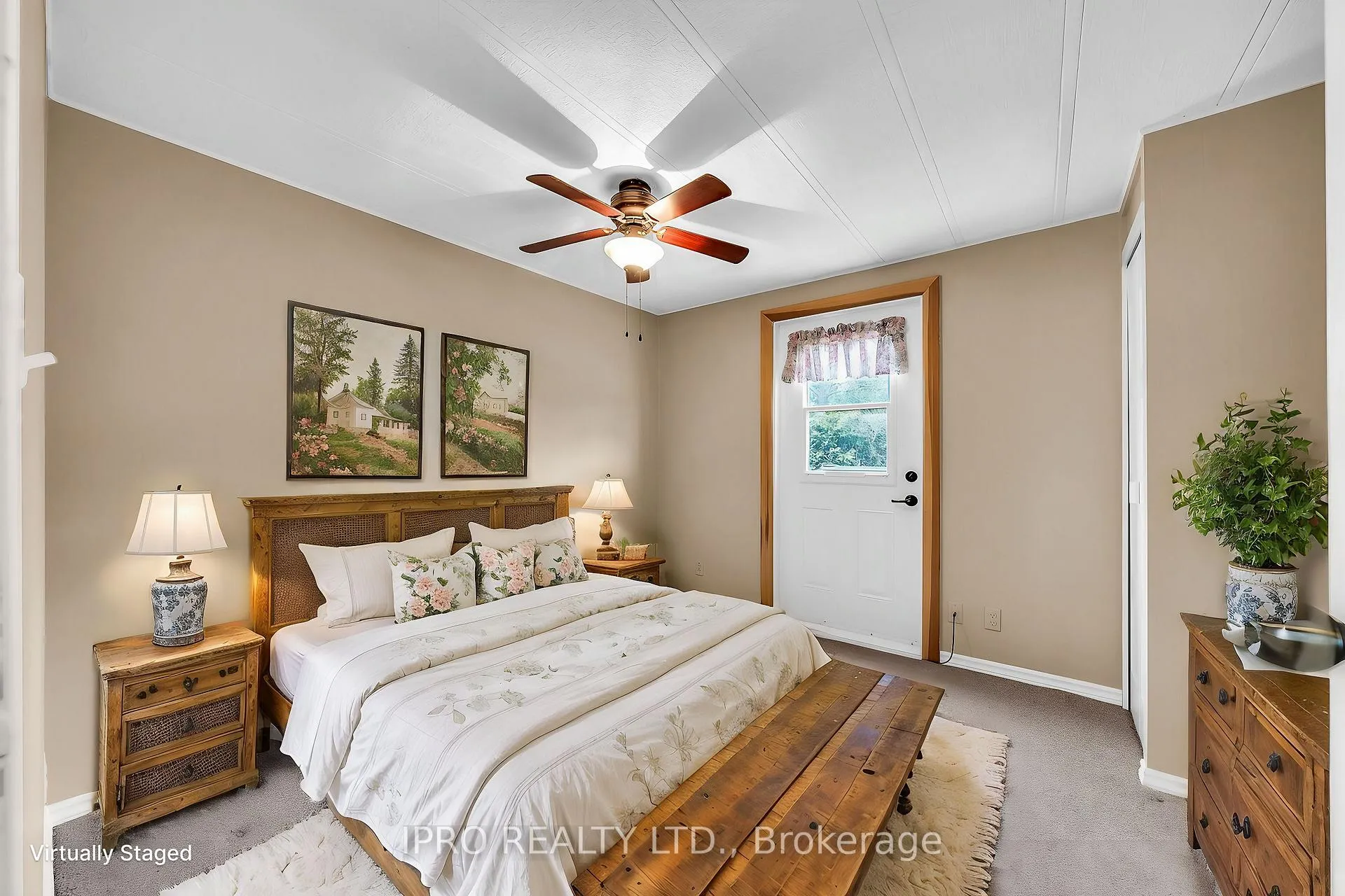 Photo 17 of 137 Maple Crescent, Hamilton, Rural Flamborough — HOMEH