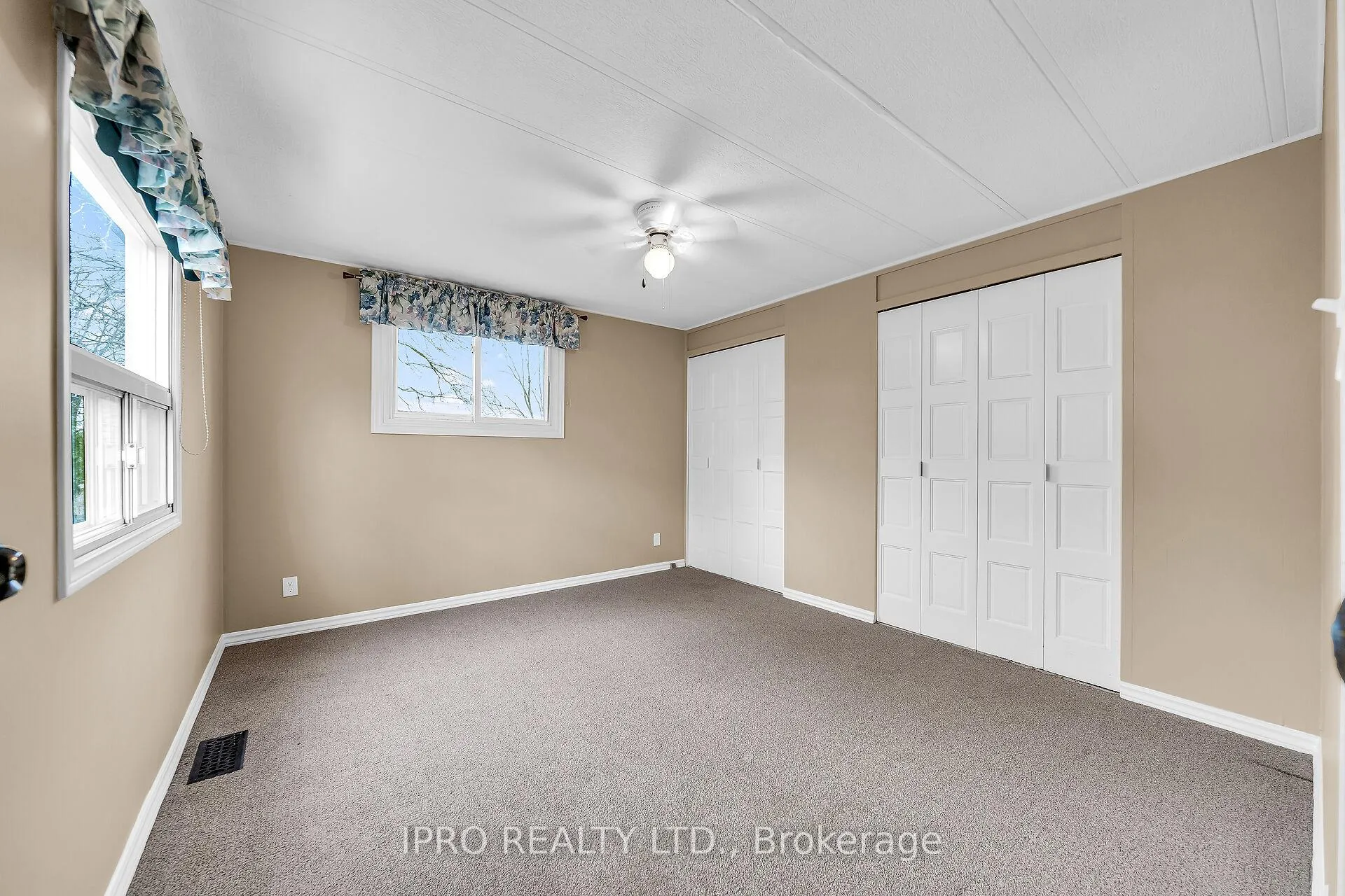 Photo 20 of 137 Maple Crescent, Hamilton, Rural Flamborough — HOMEH