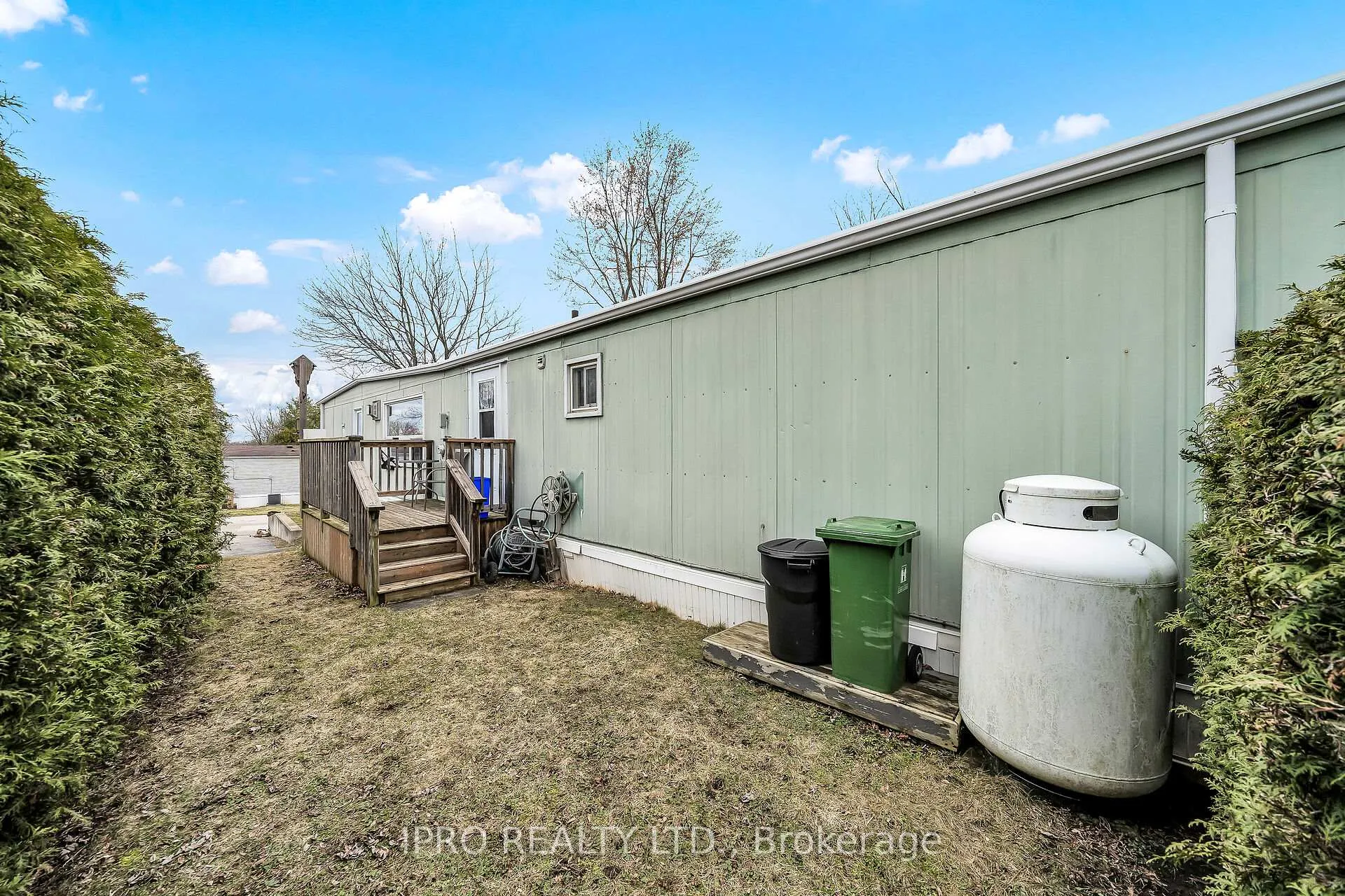 Photo 26 of 137 Maple Crescent, Hamilton, Rural Flamborough — HOMEH