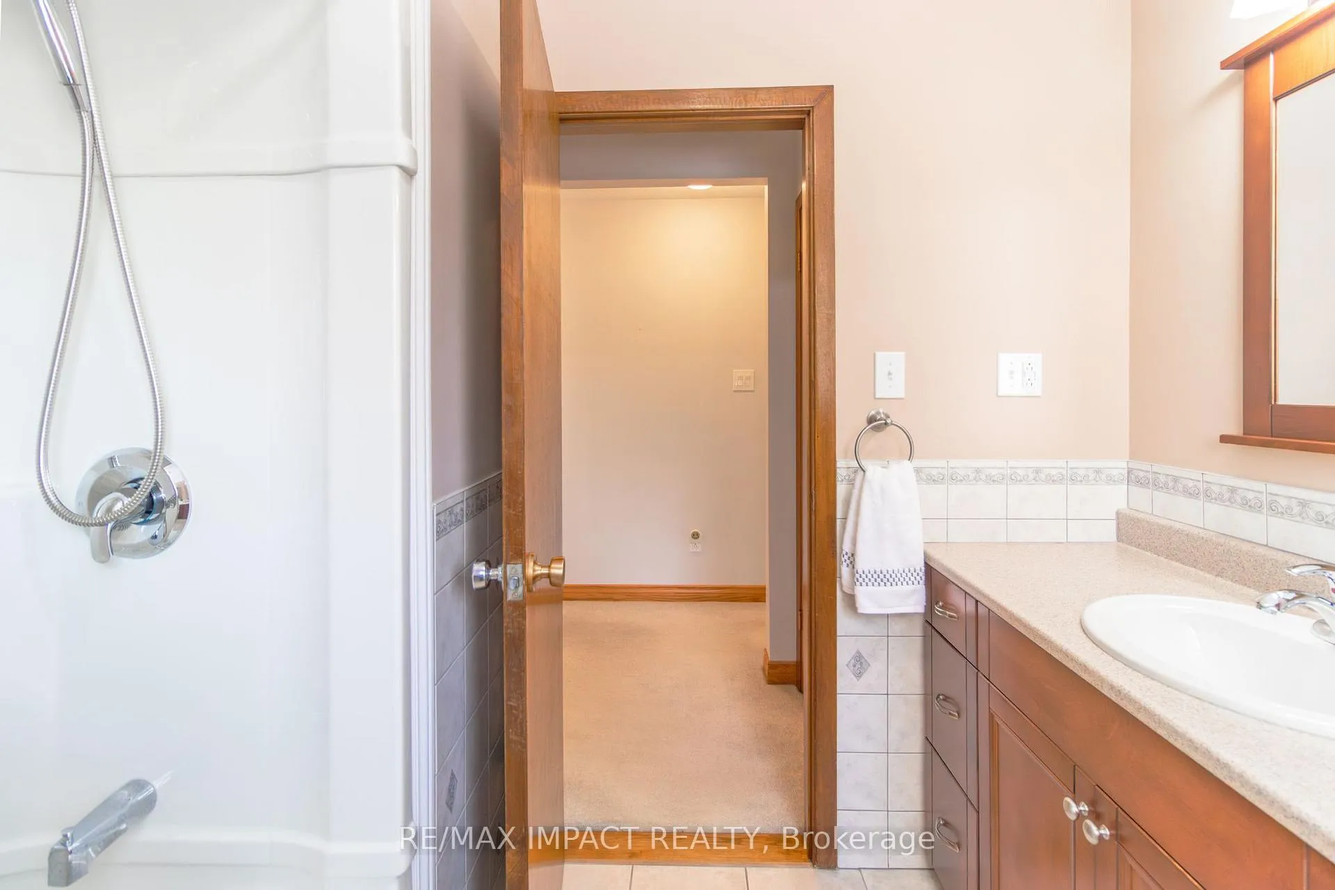 Photo 18 of 5675 Main Street, Clarington, Orono — HOMEH