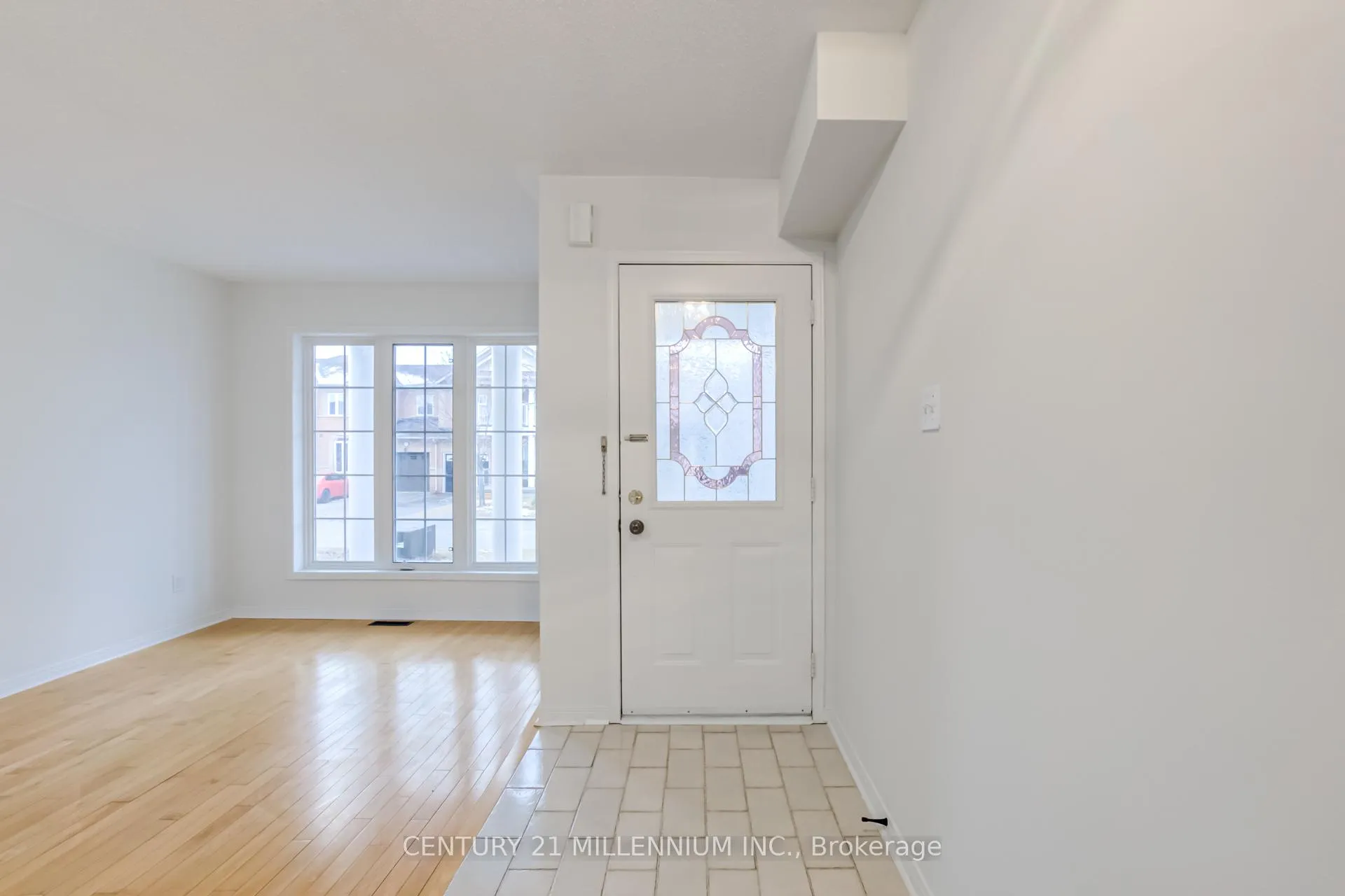 Photo 3 of 118 Timberwolf Crescent, Vaughan, Vellore Village — HOMEH