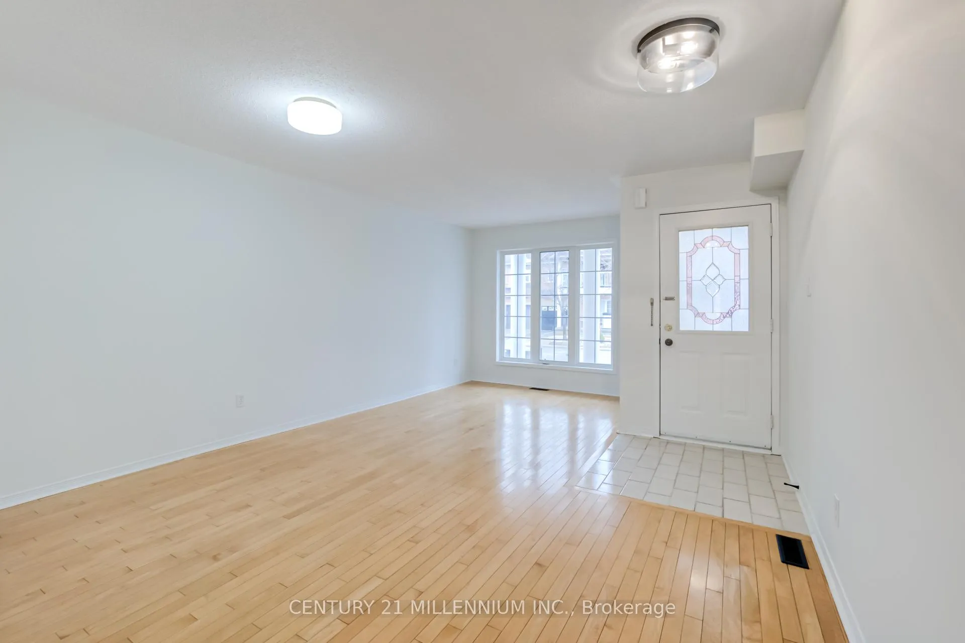 Photo 4 of 118 Timberwolf Crescent, Vaughan, Vellore Village — HOMEH