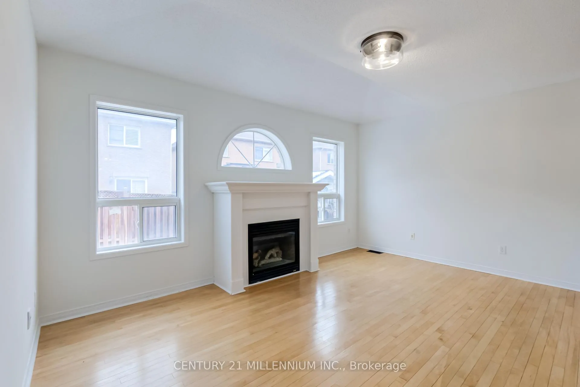 Photo 8 of 118 Timberwolf Crescent, Vaughan, Vellore Village — HOMEH