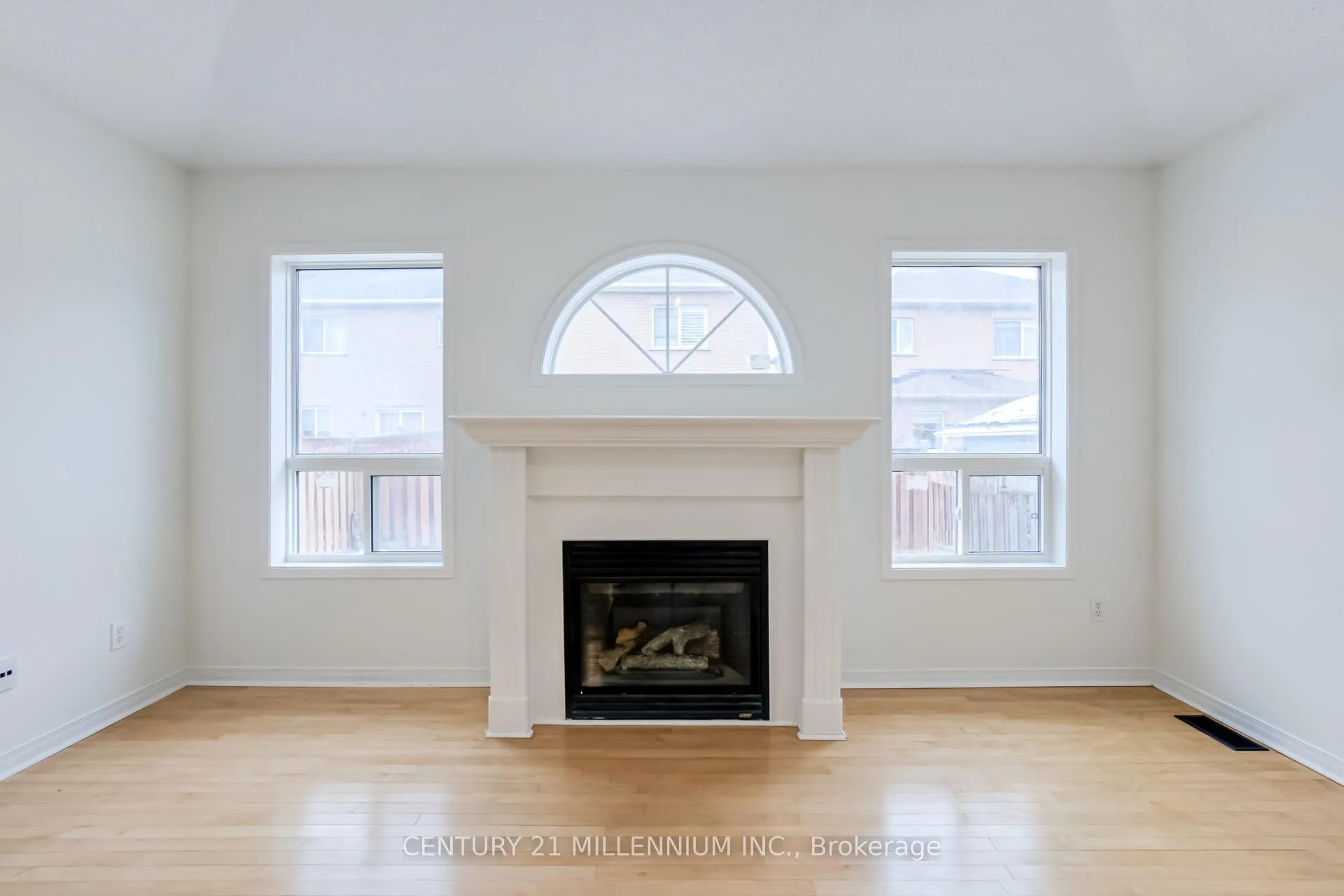 Photo 9 of 118 Timberwolf Crescent, Vaughan, Vellore Village — HOMEH