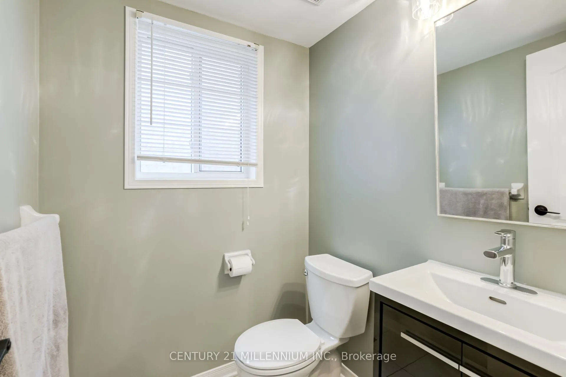 Photo 18 of 118 Timberwolf Crescent, Vaughan, Vellore Village — HOMEH