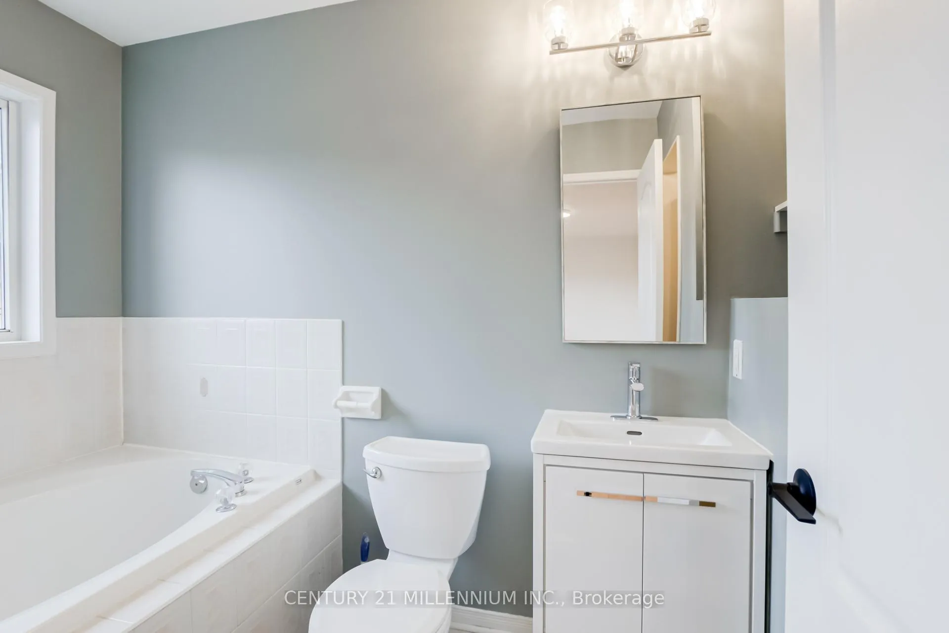 Photo 24 of 118 Timberwolf Crescent, Vaughan, Vellore Village — HOMEH