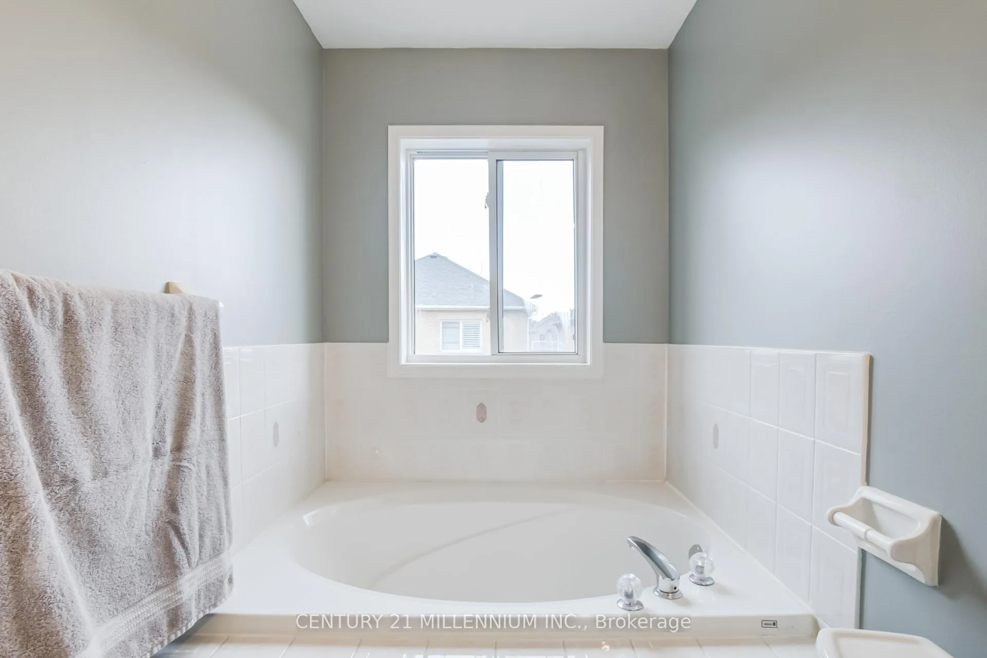 Photo 25 of 118 Timberwolf Crescent, Vaughan, Vellore Village — HOMEH