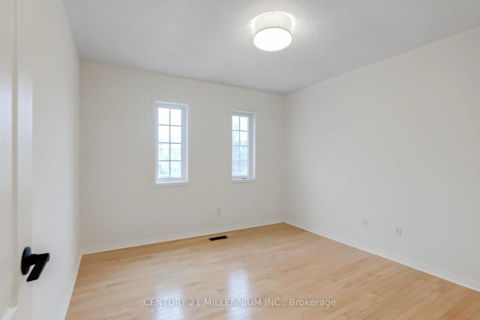 Photo 28 of 118 Timberwolf Crescent, Vaughan, Vellore Village — HOMEH
