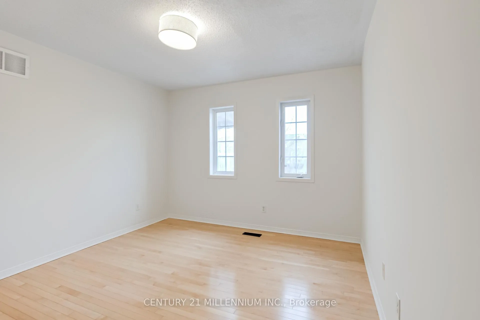 Photo 29 of 118 Timberwolf Crescent, Vaughan, Vellore Village — HOMEH