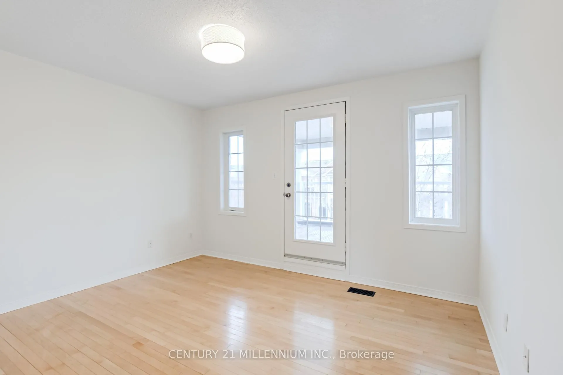 Photo 31 of 118 Timberwolf Crescent, Vaughan, Vellore Village — HOMEH