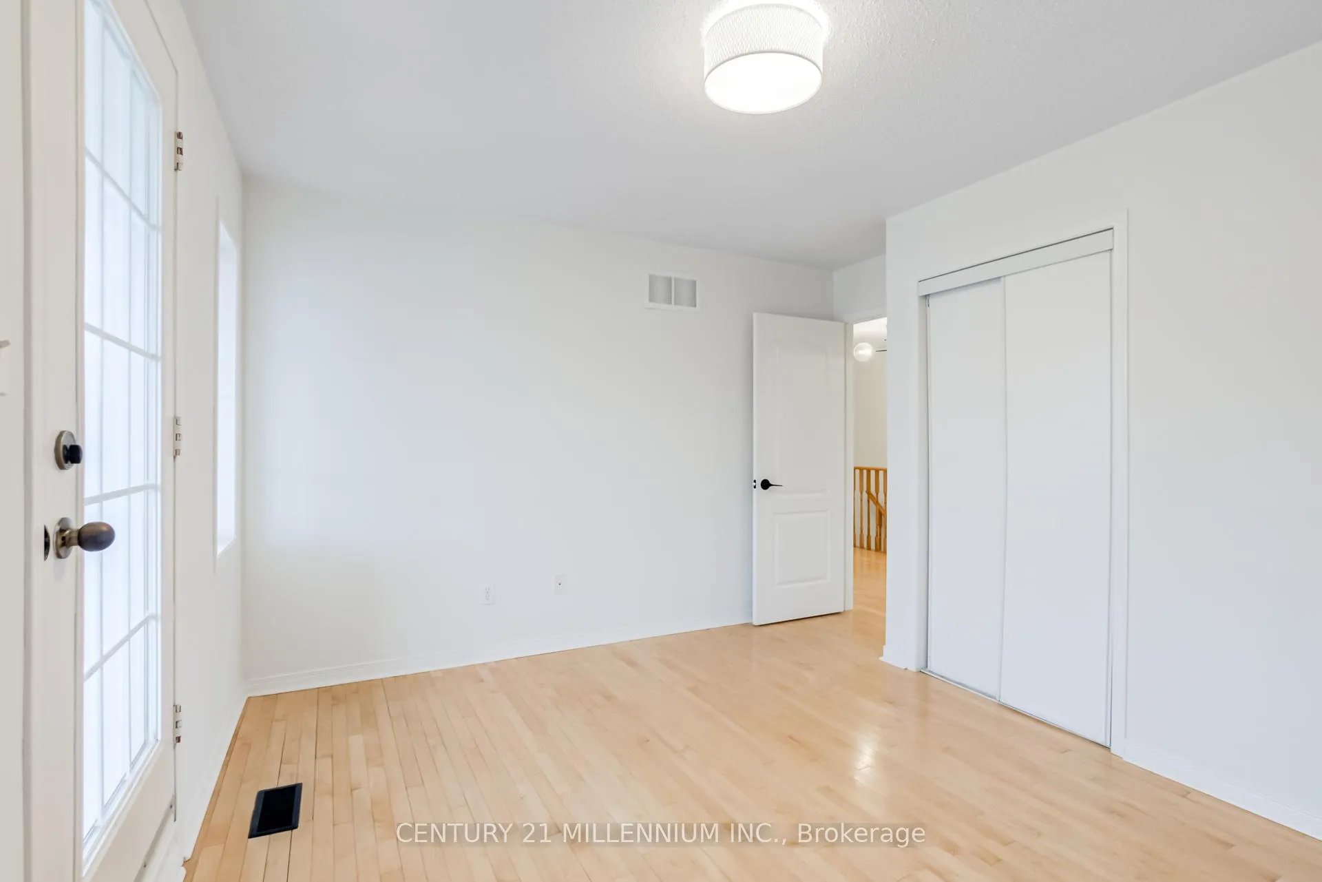 Photo 32 of 118 Timberwolf Crescent, Vaughan, Vellore Village — HOMEH