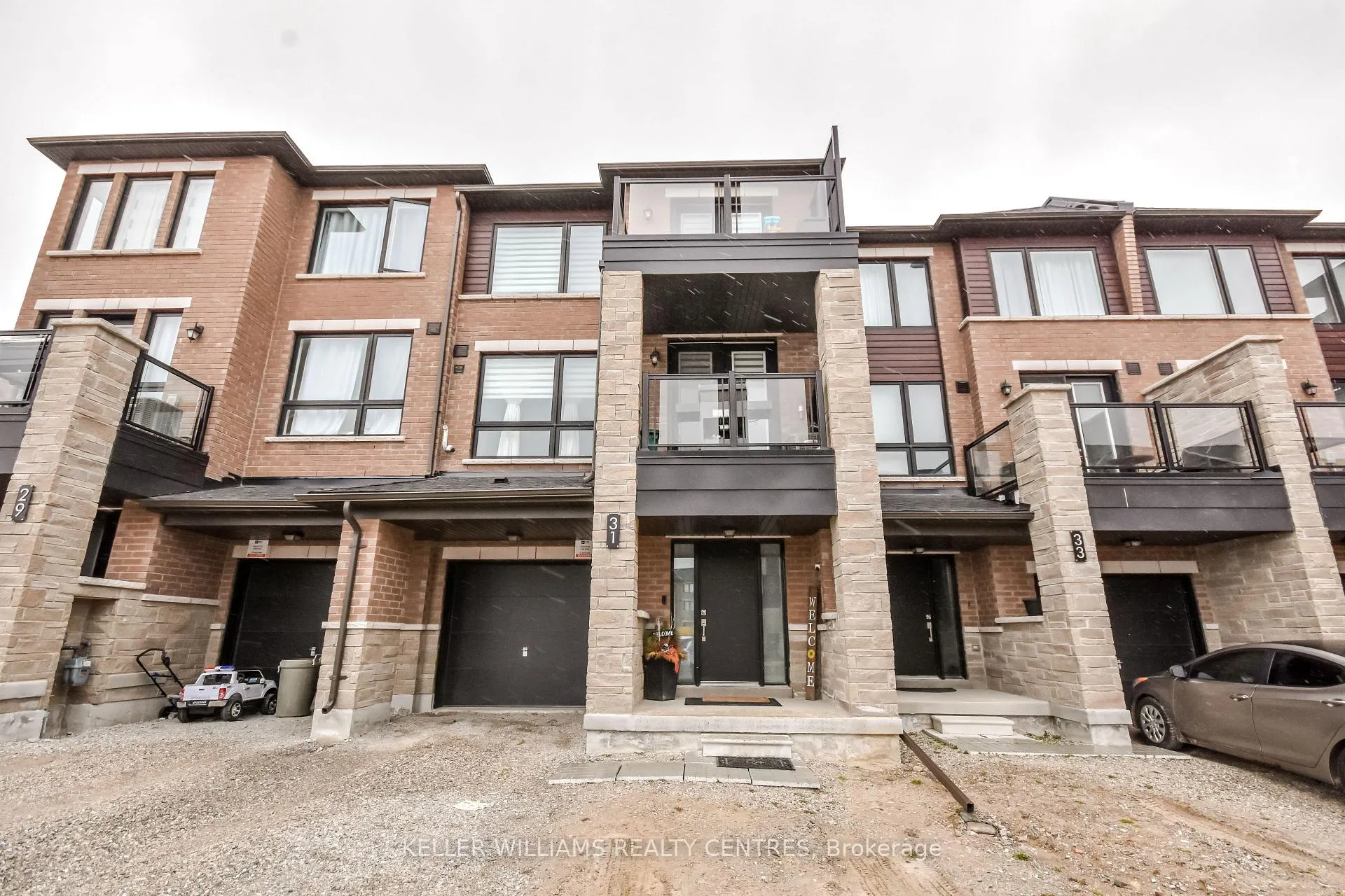 Photo 2 of 31 Spry Lane, Barrie, Innis-Shore — HOMEH