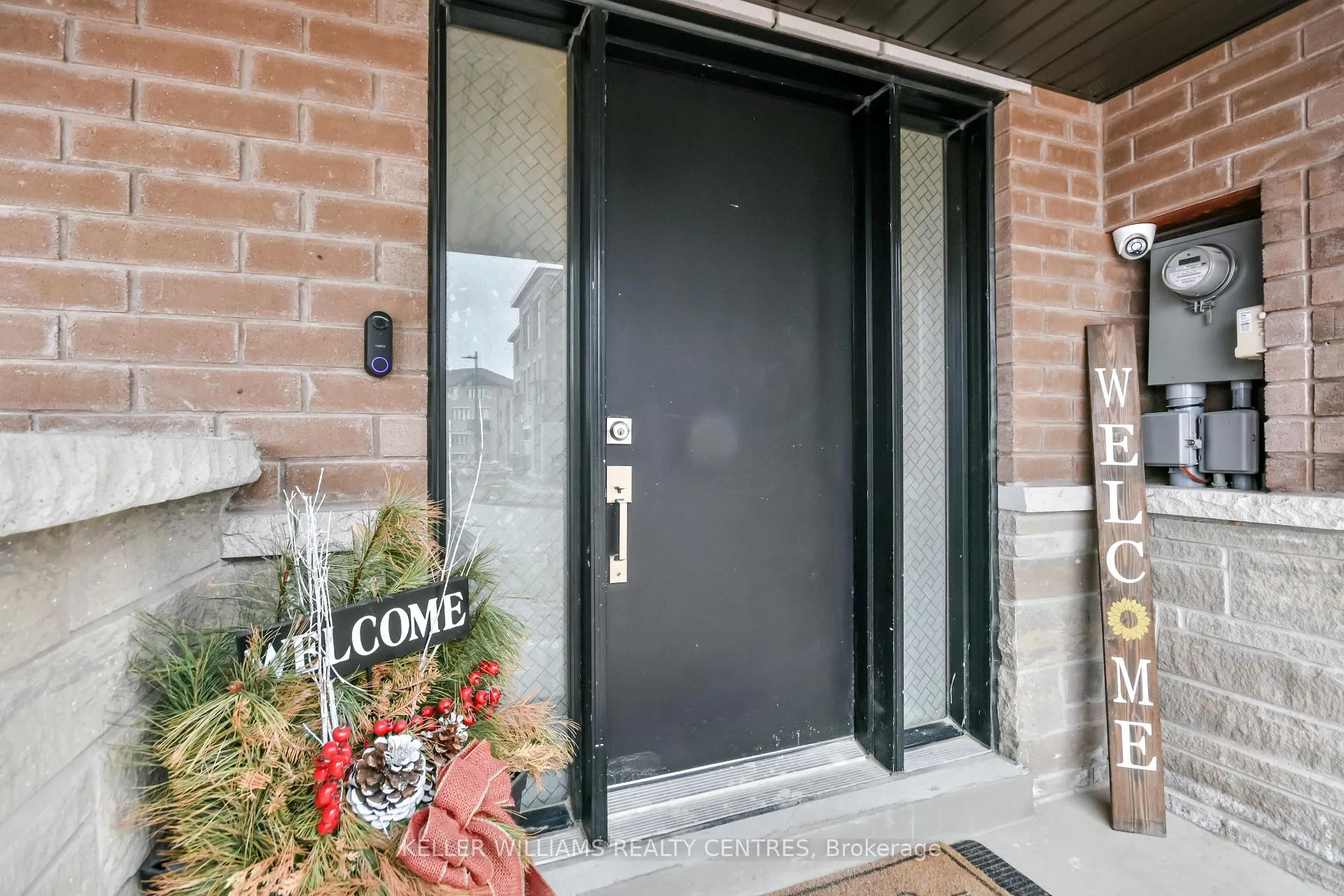Photo 3 of 31 Spry Lane, Barrie, Innis-Shore — HOMEH