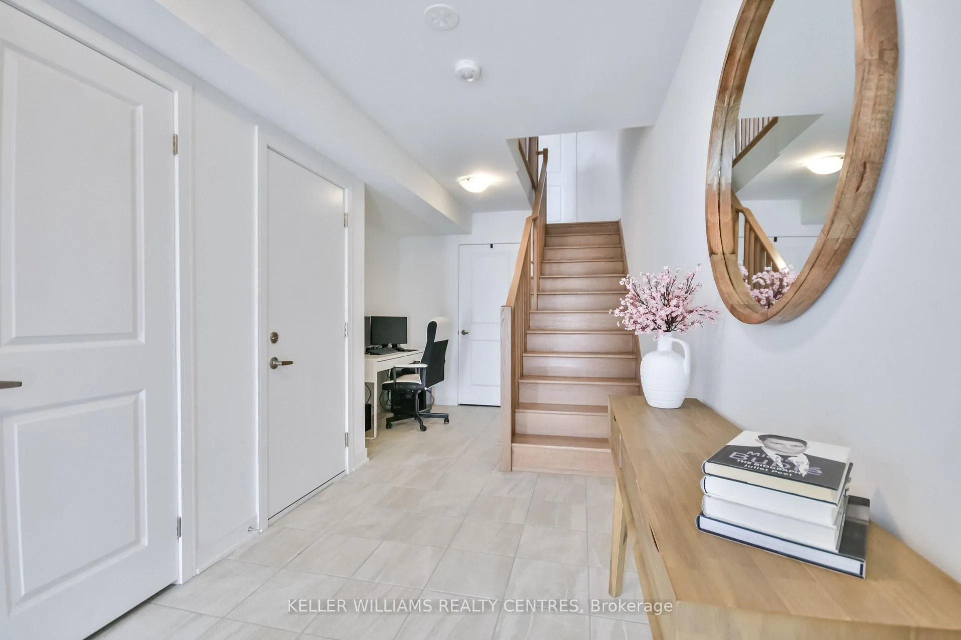 Photo 5 of 31 Spry Lane, Barrie, Innis-Shore — HOMEH