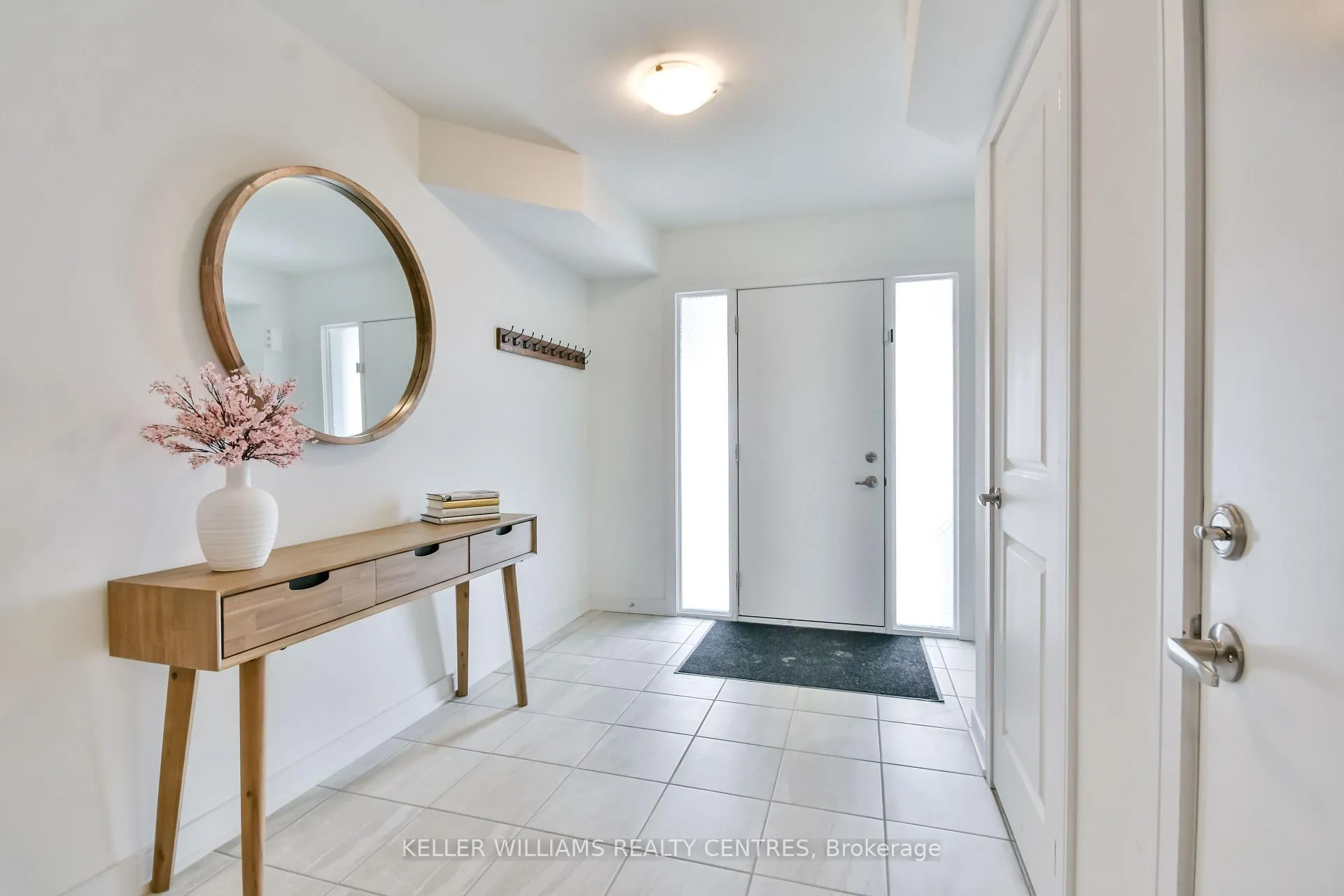 Photo 6 of 31 Spry Lane, Barrie, Innis-Shore — HOMEH