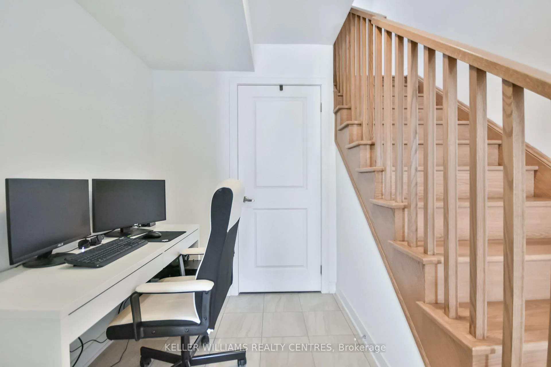 Photo 7 of 31 Spry Lane, Barrie, Innis-Shore — HOMEH