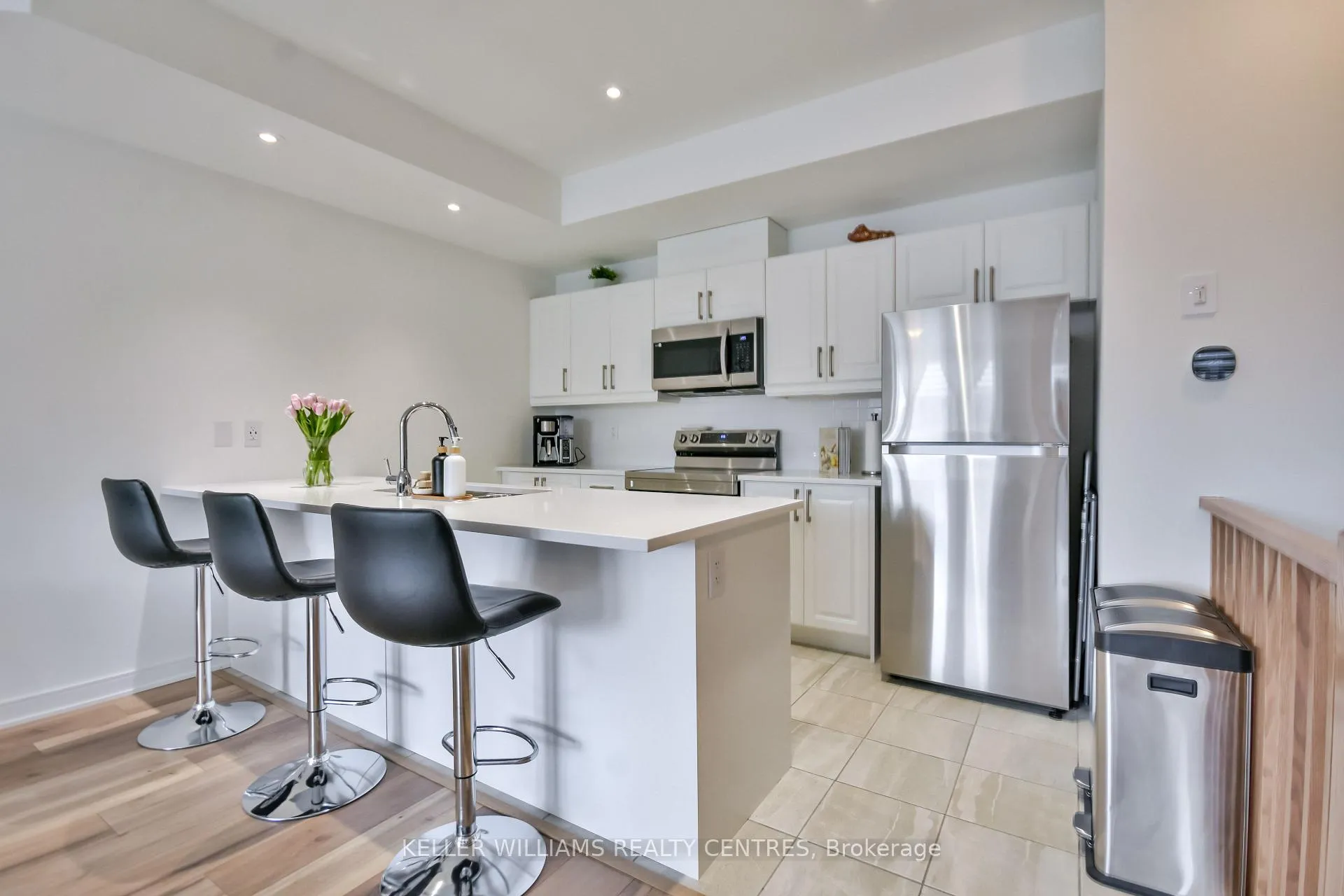 Photo 10 of 31 Spry Lane, Barrie, Innis-Shore — HOMEH