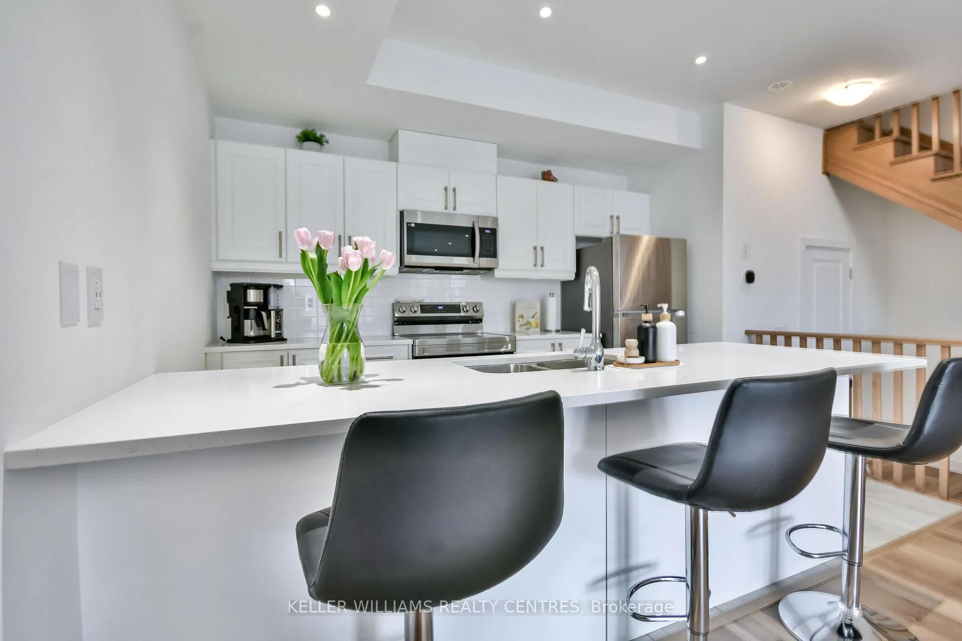 Photo 12 of 31 Spry Lane, Barrie, Innis-Shore — HOMEH