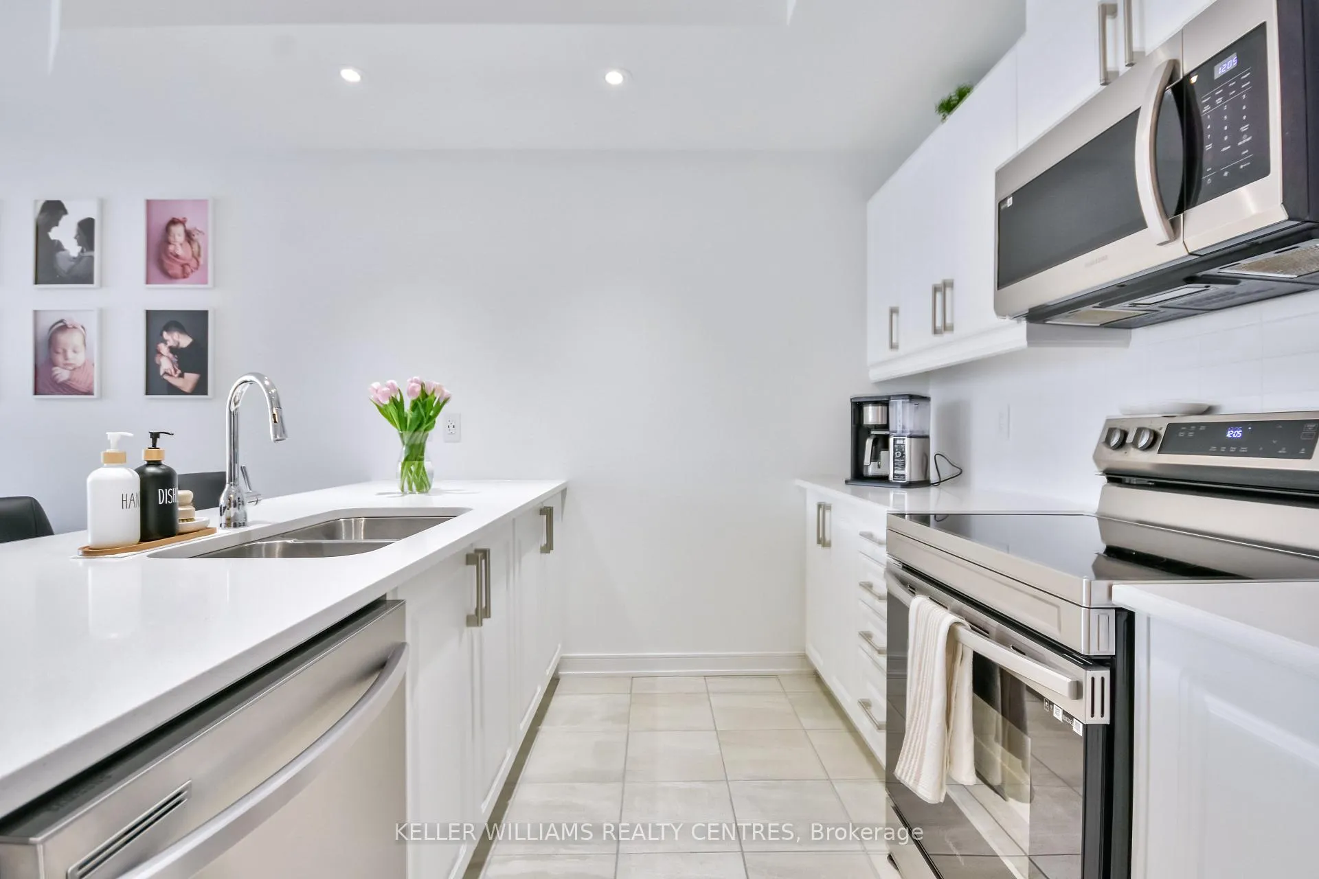 Photo 13 of 31 Spry Lane, Barrie, Innis-Shore — HOMEH