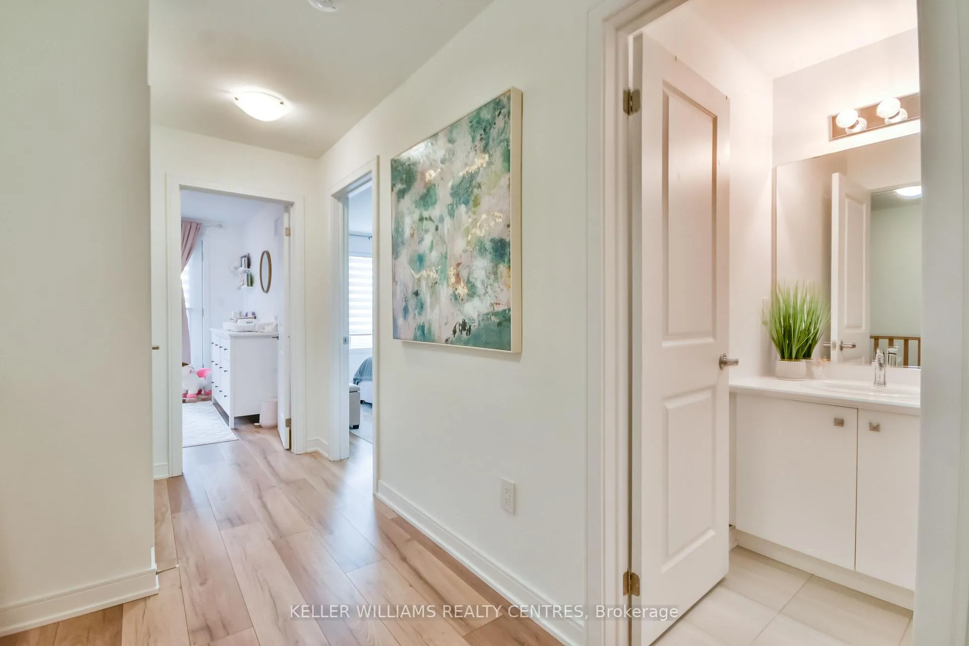 Photo 26 of 31 Spry Lane, Barrie, Innis-Shore — HOMEH