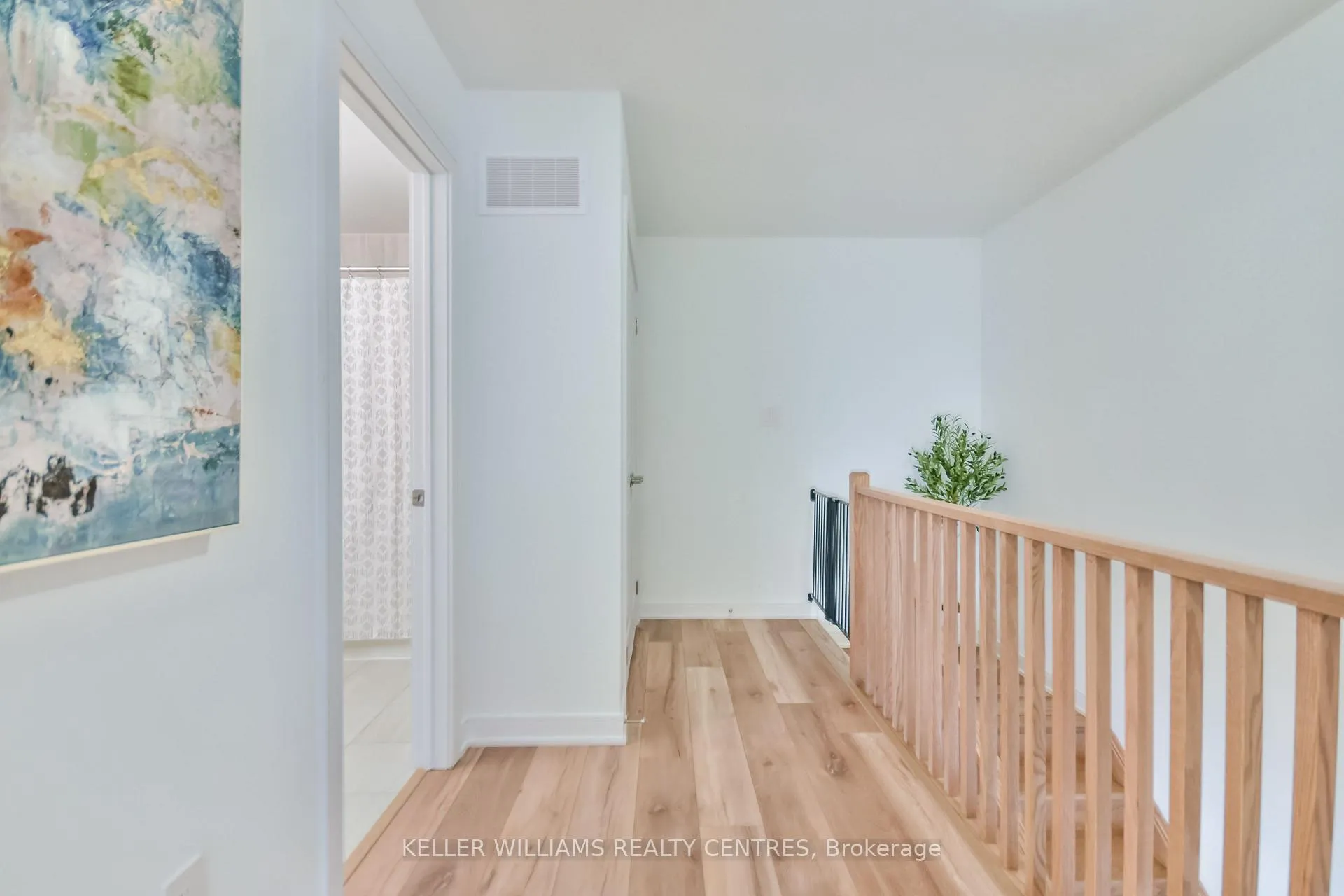 Photo 32 of 31 Spry Lane, Barrie, Innis-Shore — HOMEH