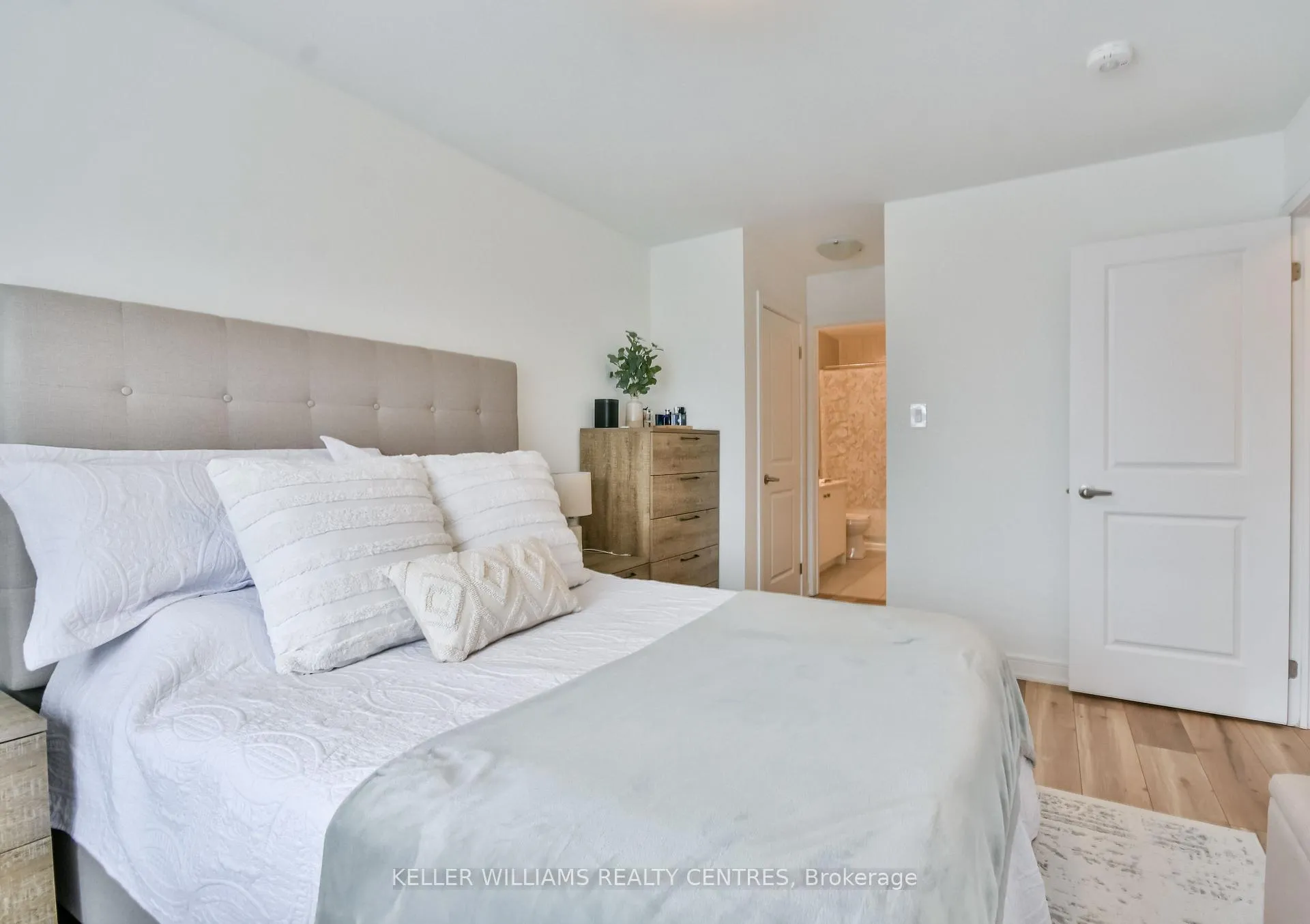 Photo 35 of 31 Spry Lane, Barrie, Innis-Shore — HOMEH
