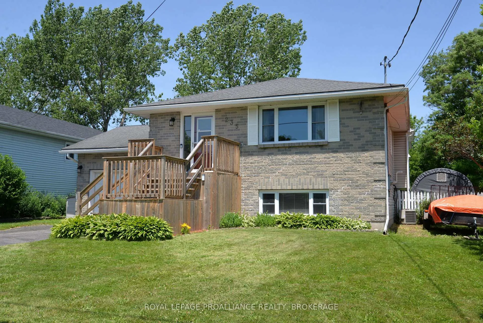 Photo 3 of 235 Amherst Drive, Loyalist, Amherstview — HOMEH
