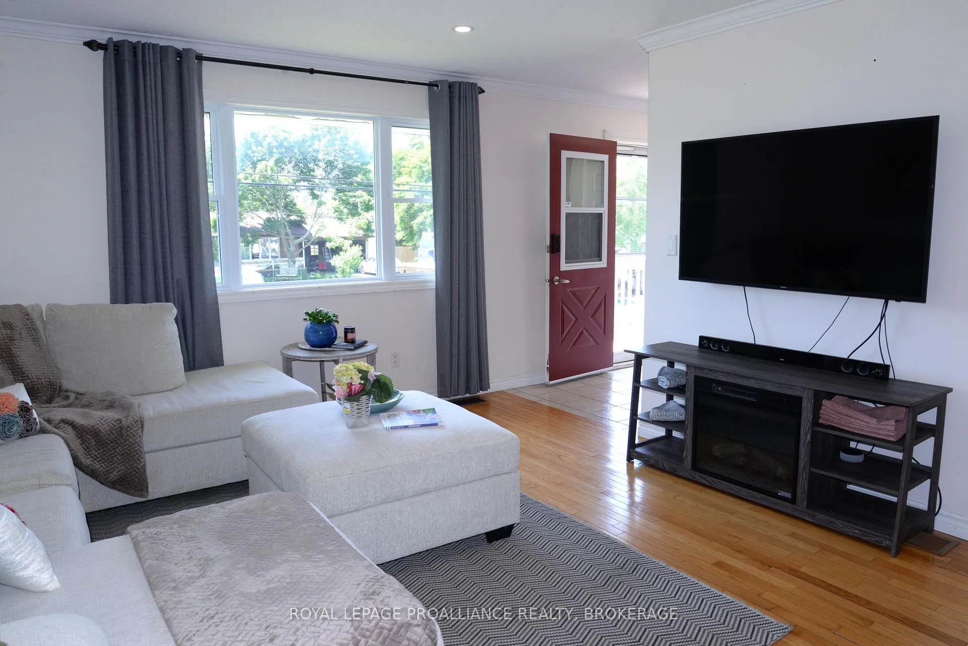 Photo 5 of 235 Amherst Drive, Loyalist, Amherstview — HOMEH