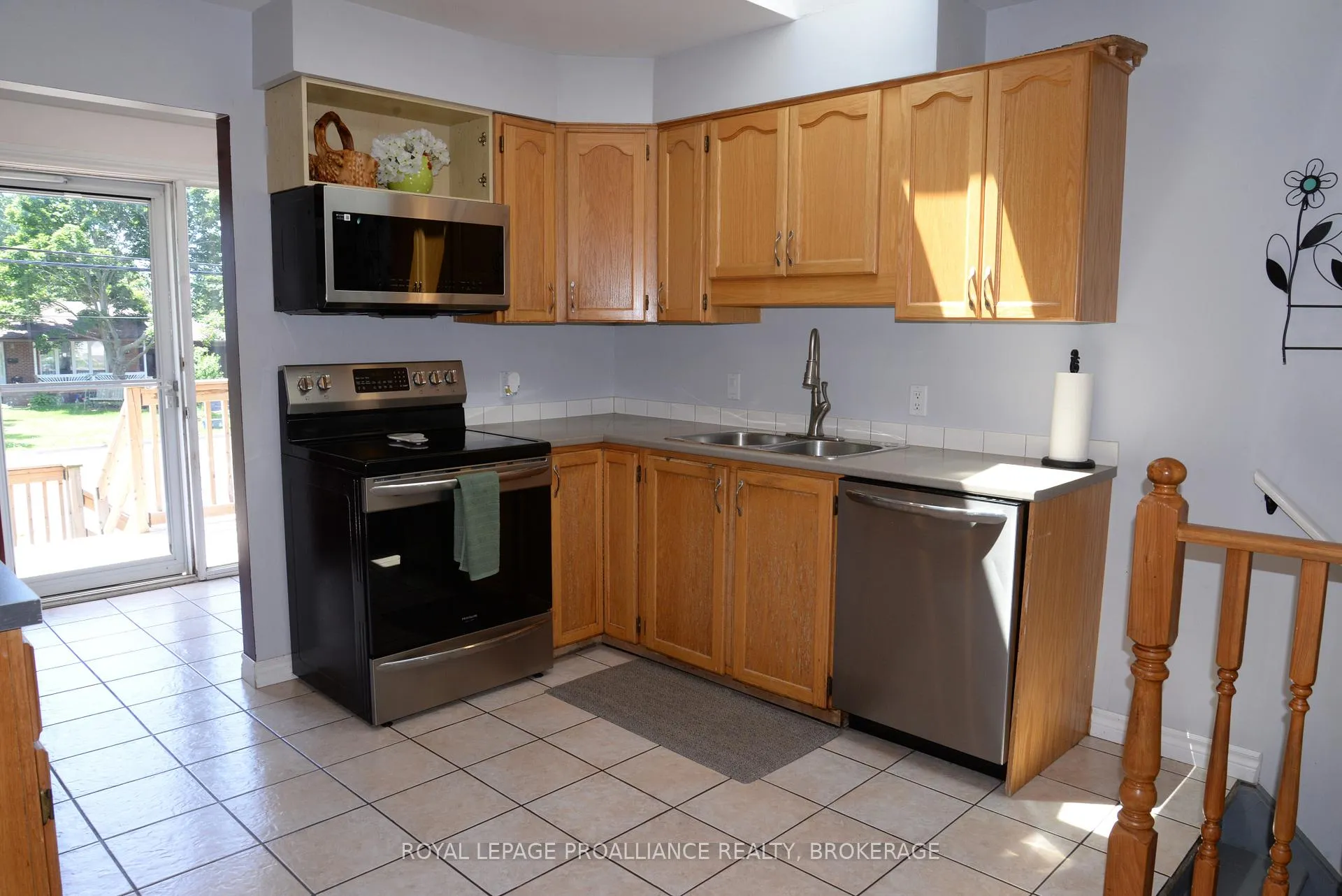 Photo 9 of 235 Amherst Drive, Loyalist, Amherstview — HOMEH