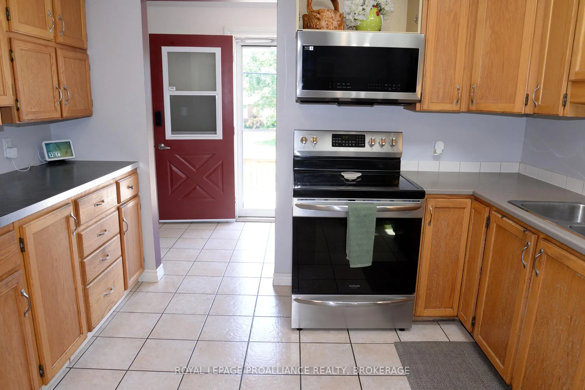 Photo 10 of 235 Amherst Drive, Loyalist, Amherstview — HOMEH
