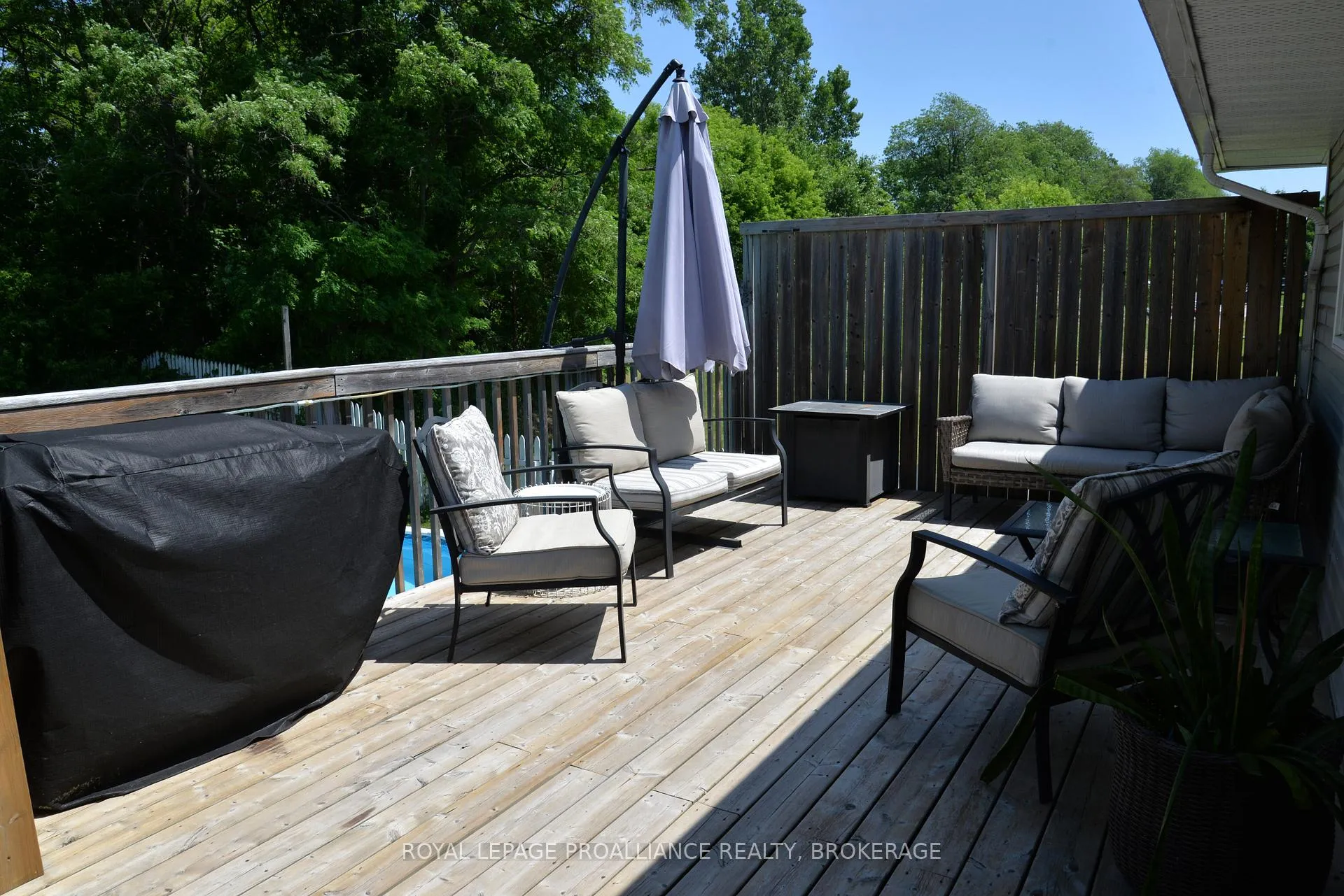 Photo 33 of 235 Amherst Drive, Loyalist, Amherstview — HOMEH