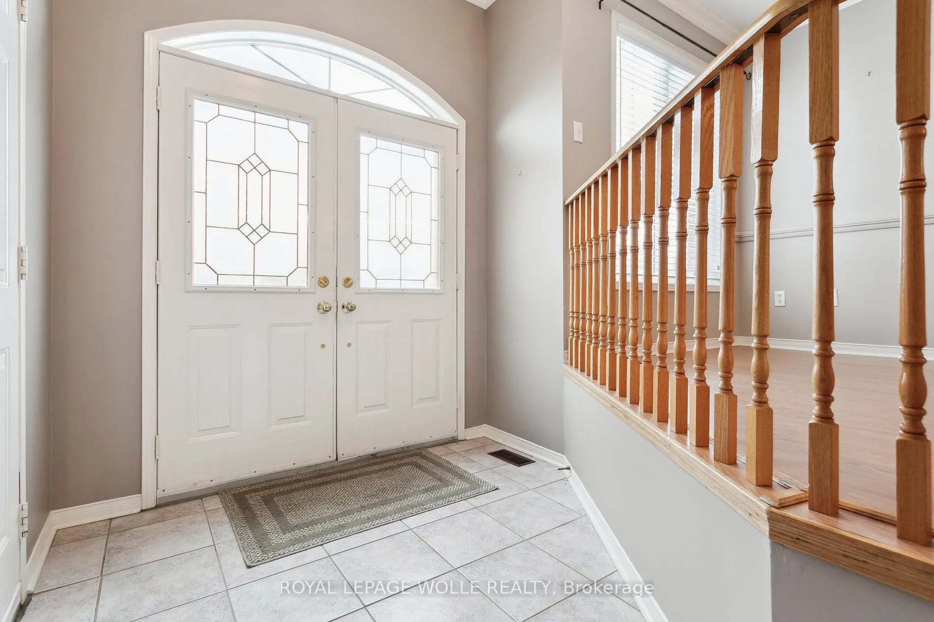 Photo 3 of 165 Cresthaven Road, Brampton, Snelgrove — HOMEH