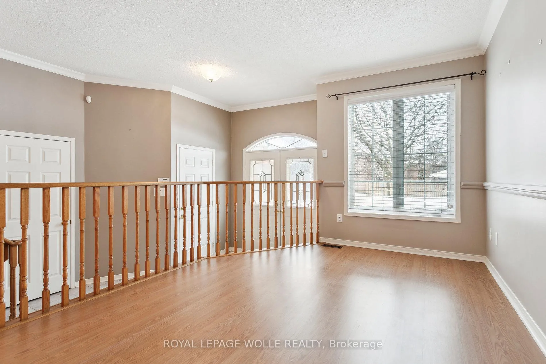 Photo 4 of 165 Cresthaven Road, Brampton, Snelgrove — HOMEH