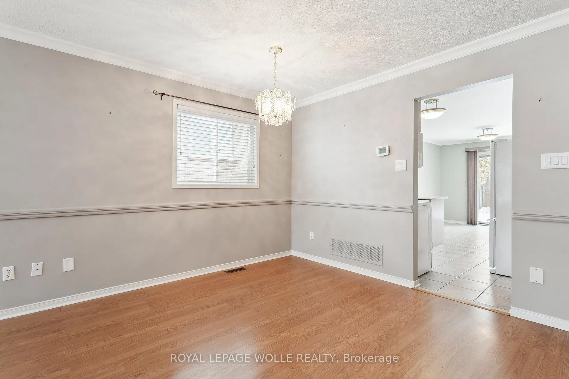 Photo 8 of 165 Cresthaven Road, Brampton, Snelgrove — HOMEH