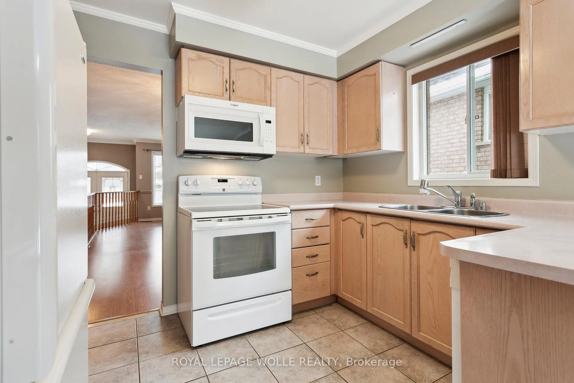 Photo 12 of 165 Cresthaven Road, Brampton, Snelgrove — HOMEH