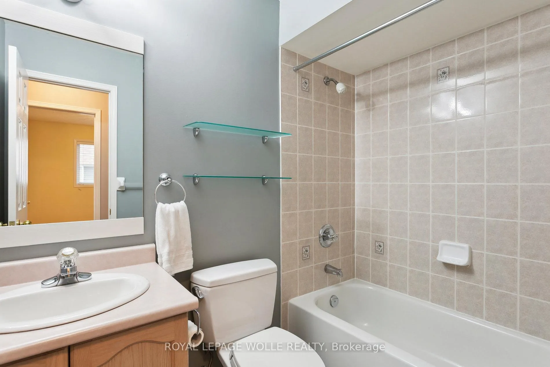 Photo 24 of 165 Cresthaven Road, Brampton, Snelgrove — HOMEH