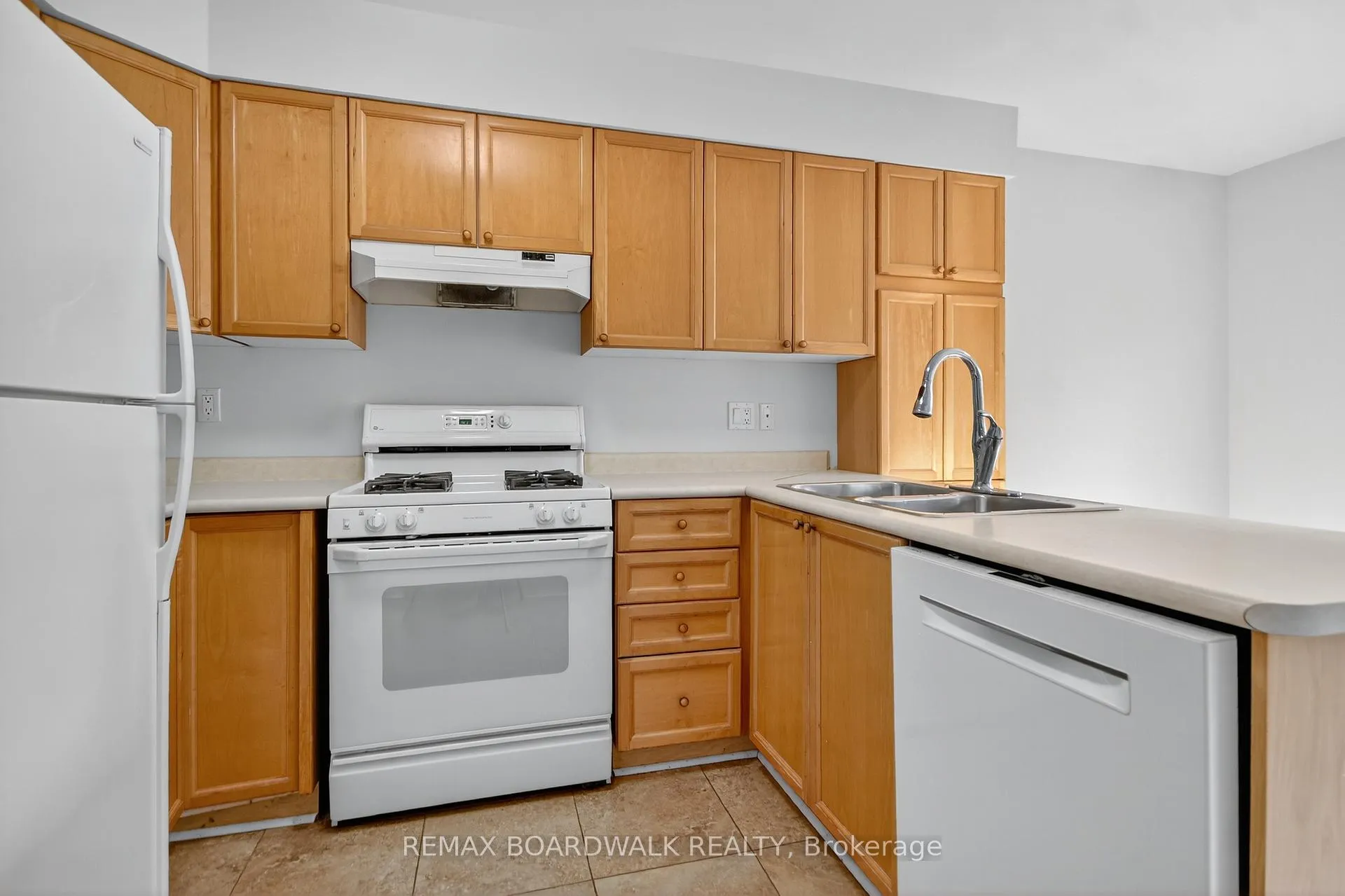 Photo 10 of 85 Alon Street, Ottawa, Stittsville (North) — HOMEH