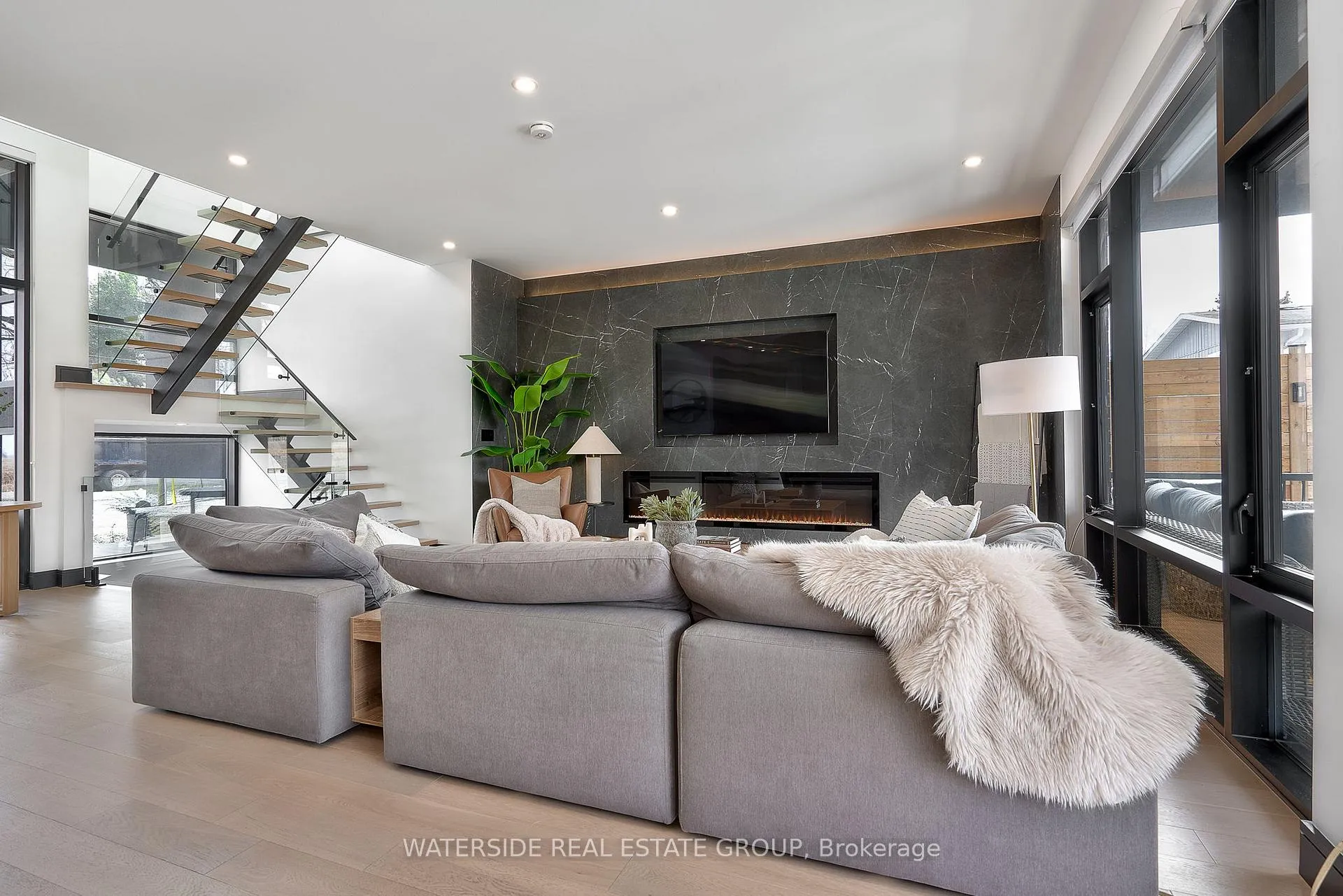 Photo 12 of 381 Concession 7 Road E, Hamilton, Waterdown — HOMEH