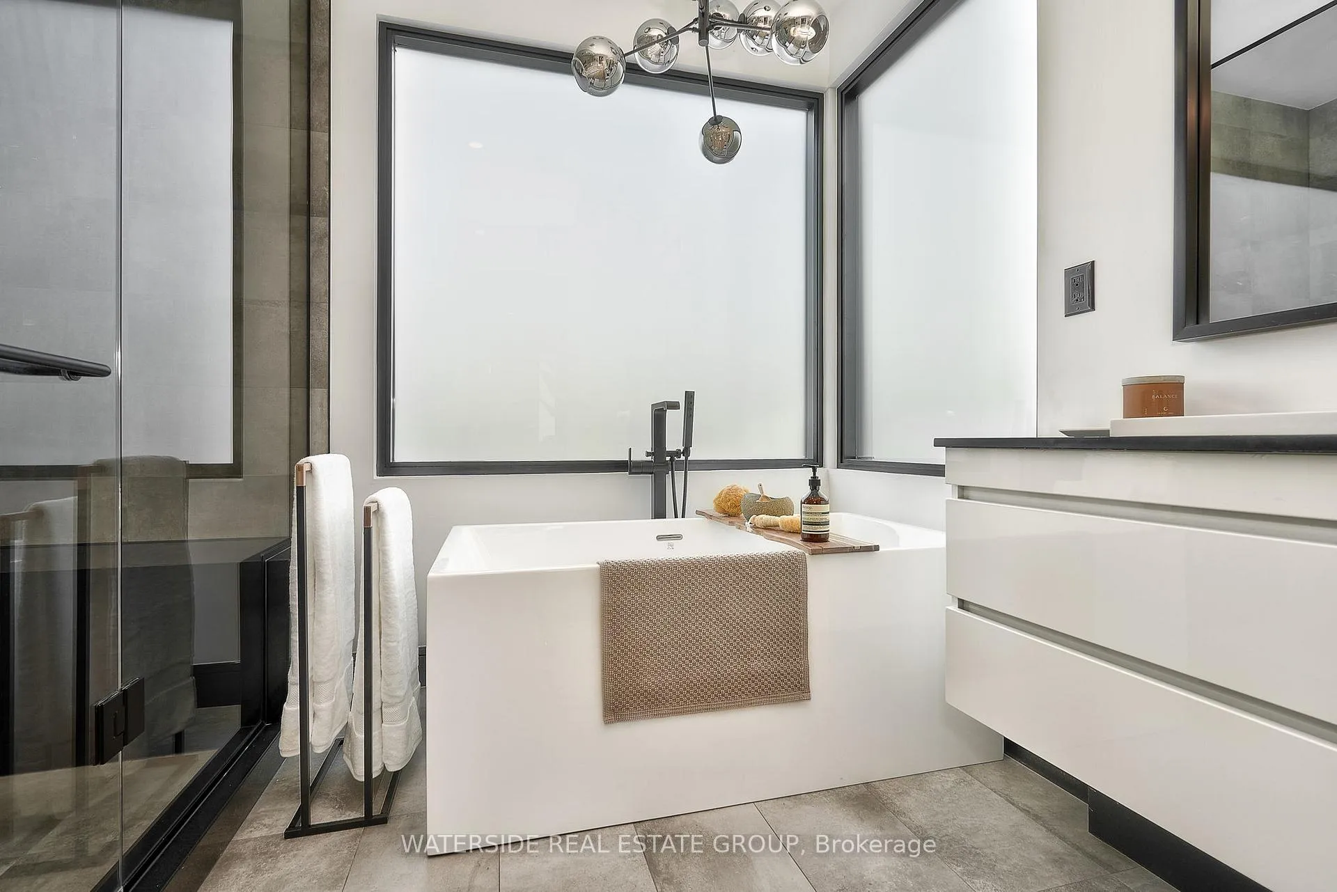 Photo 22 of 381 Concession 7 Road E, Hamilton, Waterdown — HOMEH