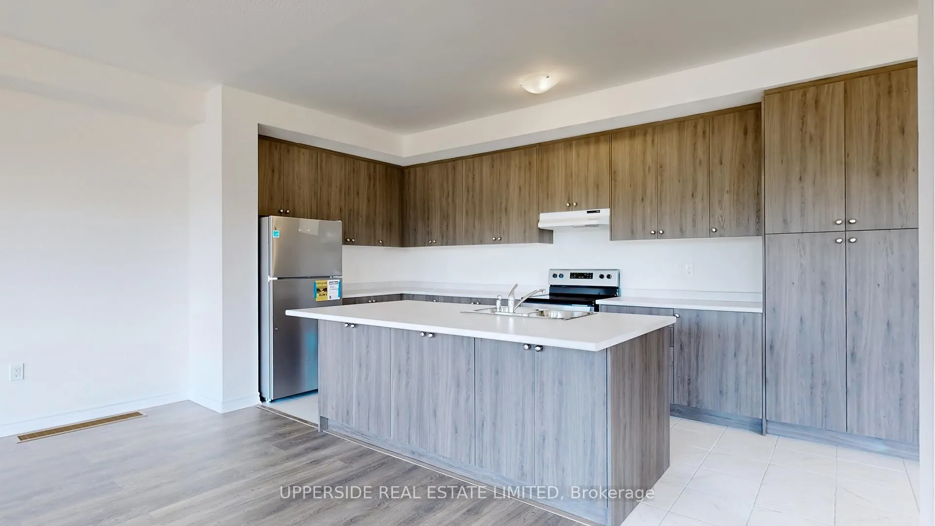 Photo 7 of 29 Abby Drive, Wasaga Beach — HOMEH