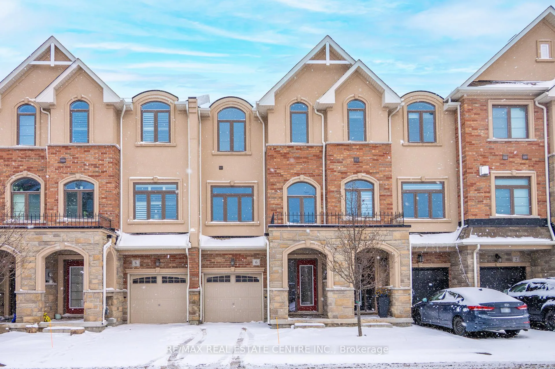 Photo 1 of 6 Borers Creek Circle S, Hamilton, Waterdown — HOMEH