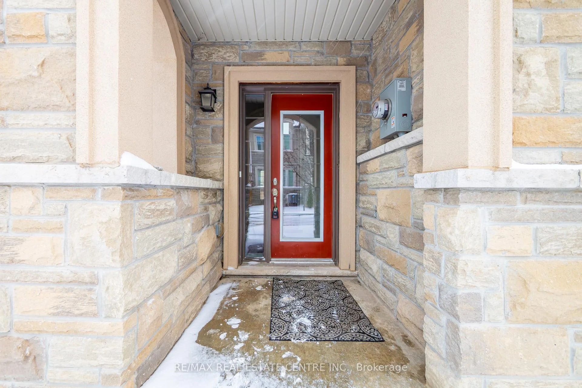 Photo 3 of 6 Borers Creek Circle S, Hamilton, Waterdown — HOMEH