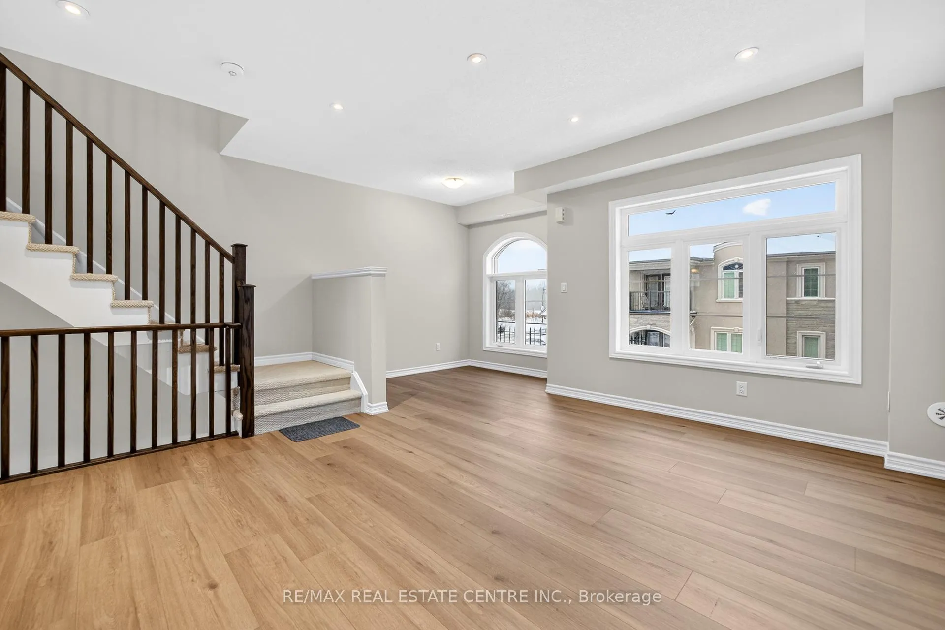 Photo 7 of 6 Borers Creek Circle S, Hamilton, Waterdown — HOMEH