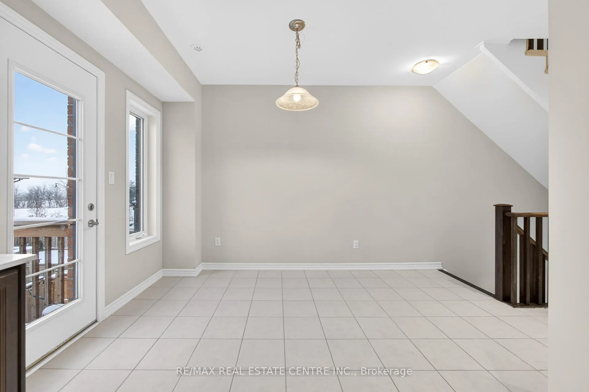 Photo 11 of 6 Borers Creek Circle S, Hamilton, Waterdown — HOMEH