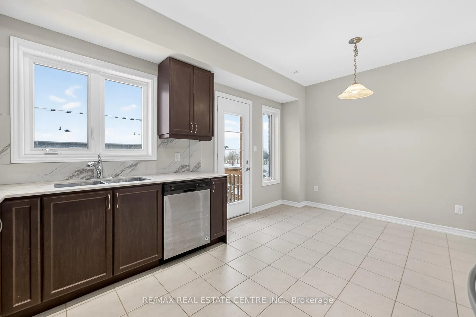Photo 16 of 6 Borers Creek Circle S, Hamilton, Waterdown — HOMEH