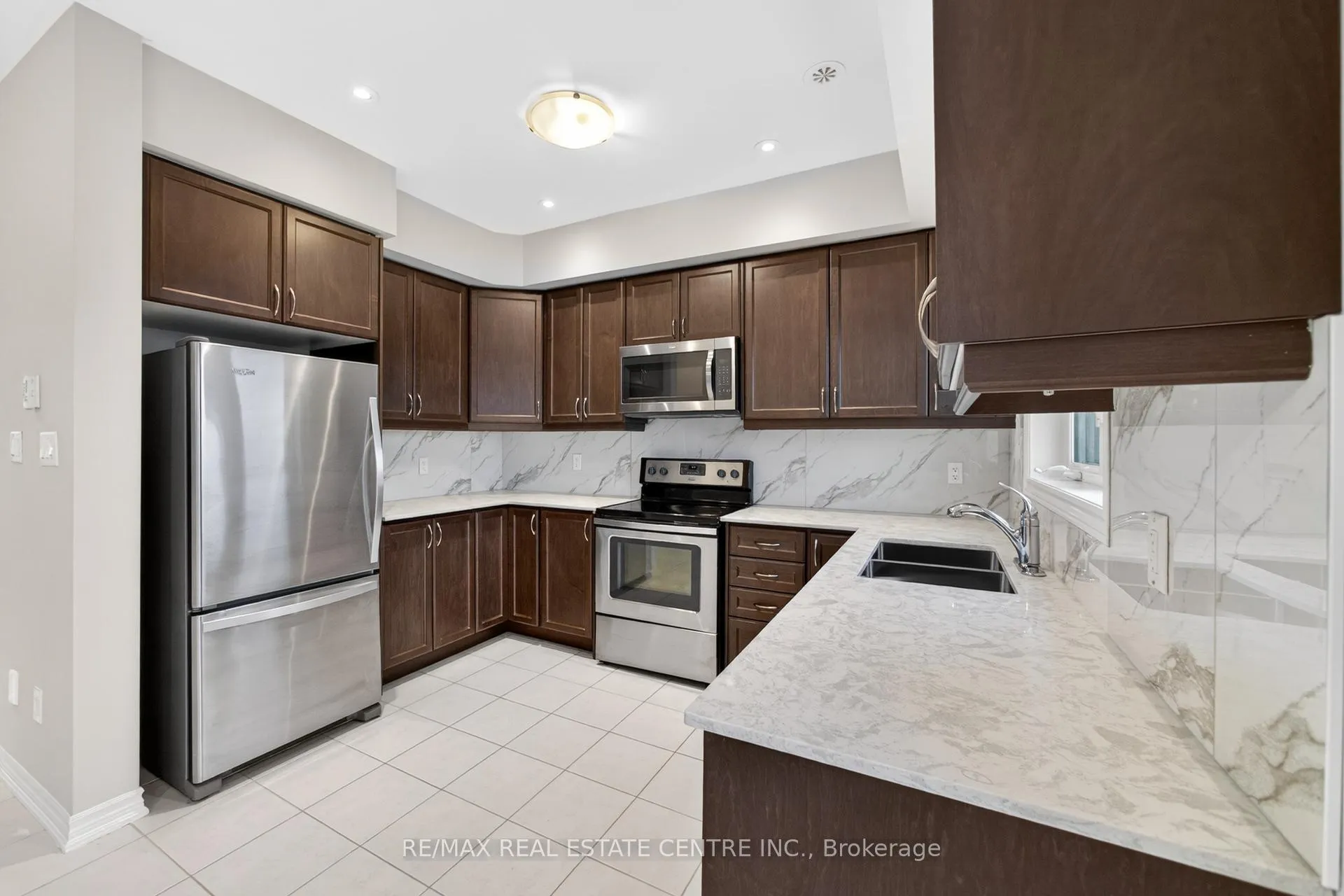 Photo 17 of 6 Borers Creek Circle S, Hamilton, Waterdown — HOMEH