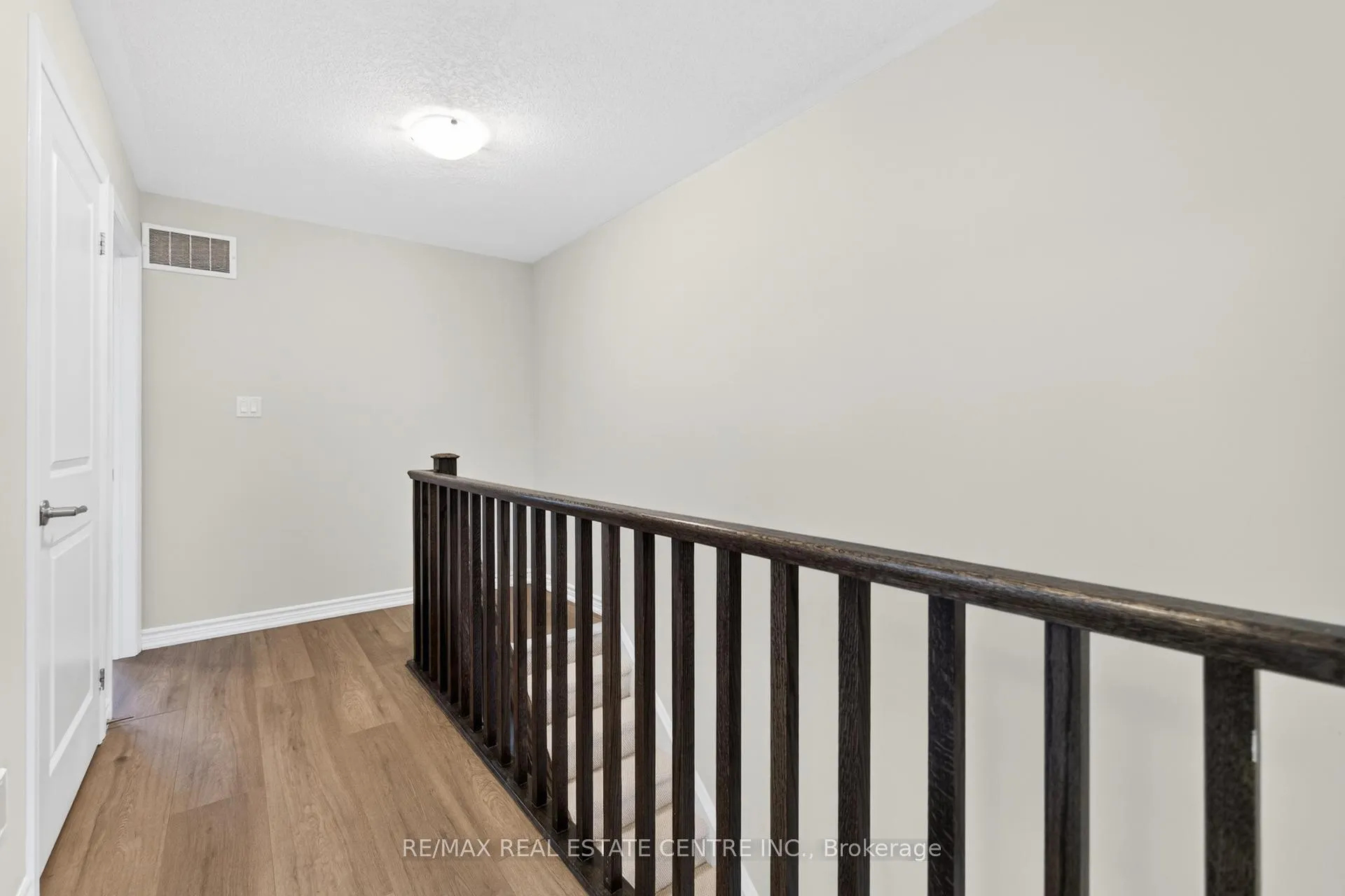 Photo 24 of 6 Borers Creek Circle S, Hamilton, Waterdown — HOMEH